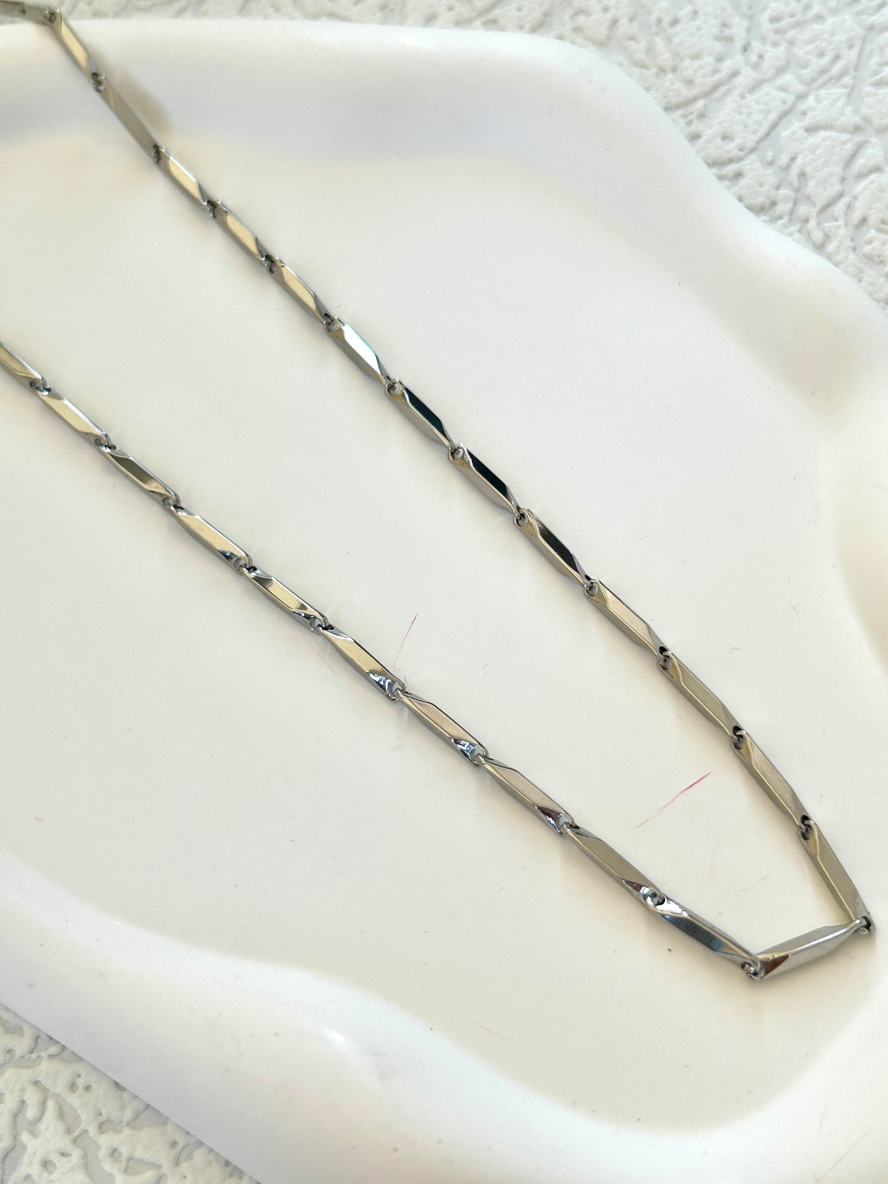 Köşeli Tasarım Çelik Kolye