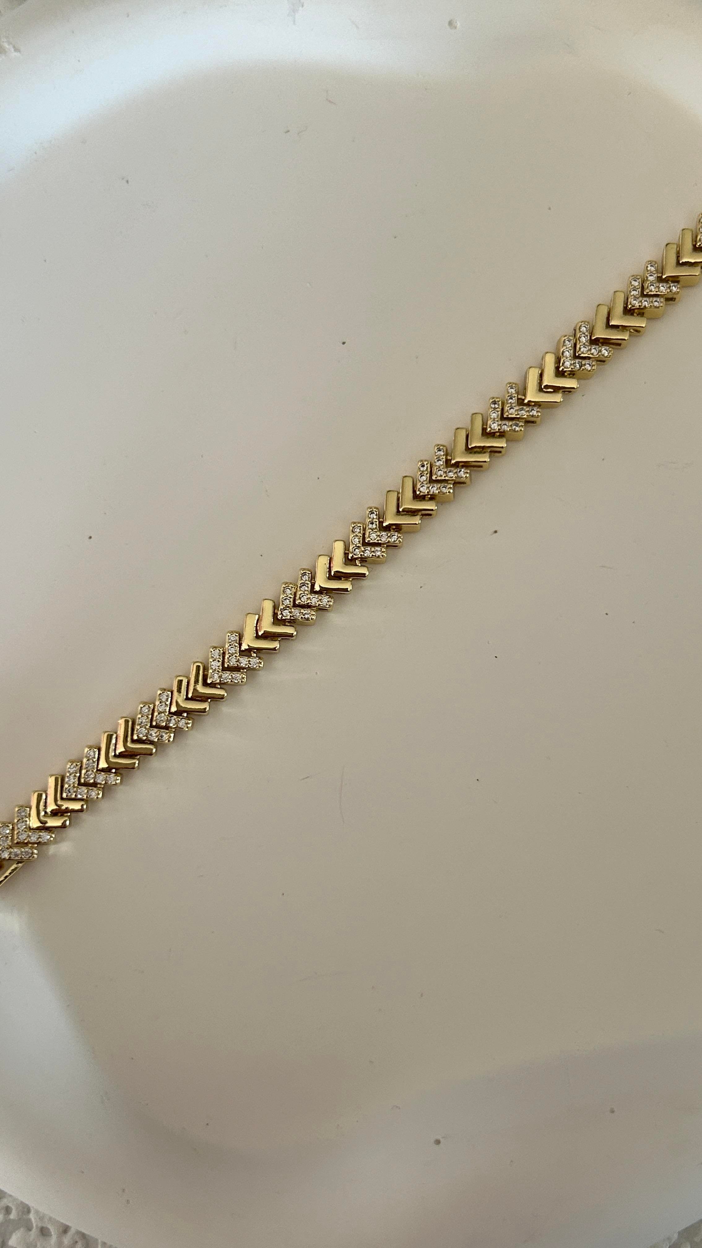 Özel Seri Kılçık Model Taşlı Gold Bileklik