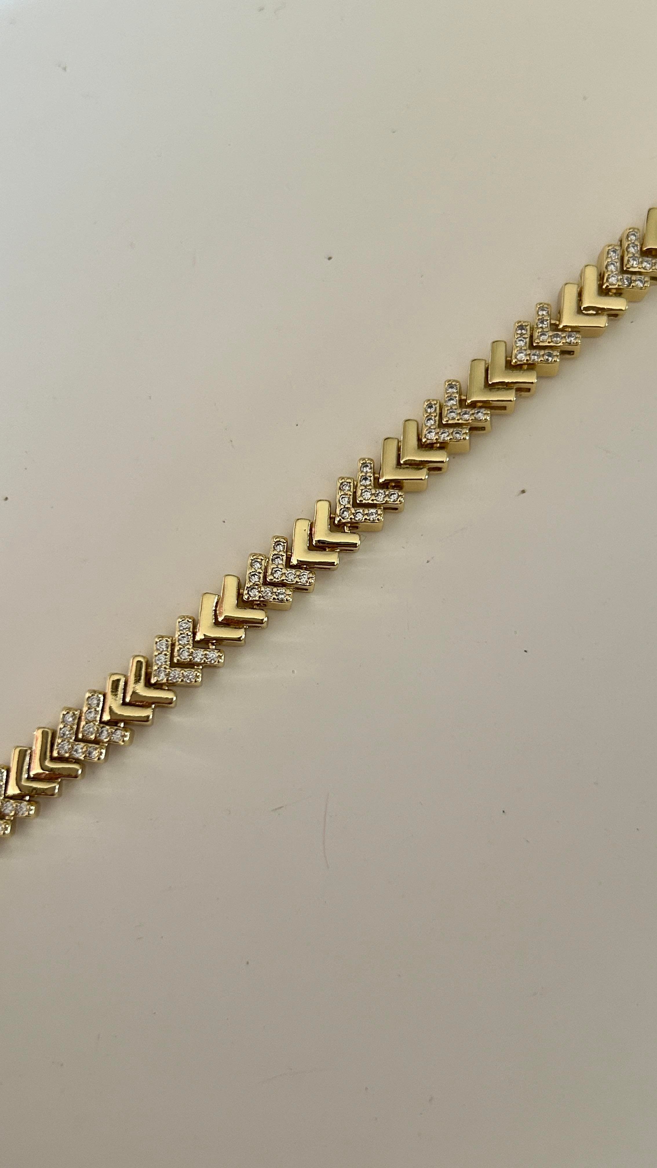 Özel Seri Kılçık Model Taşlı Gold Bileklik