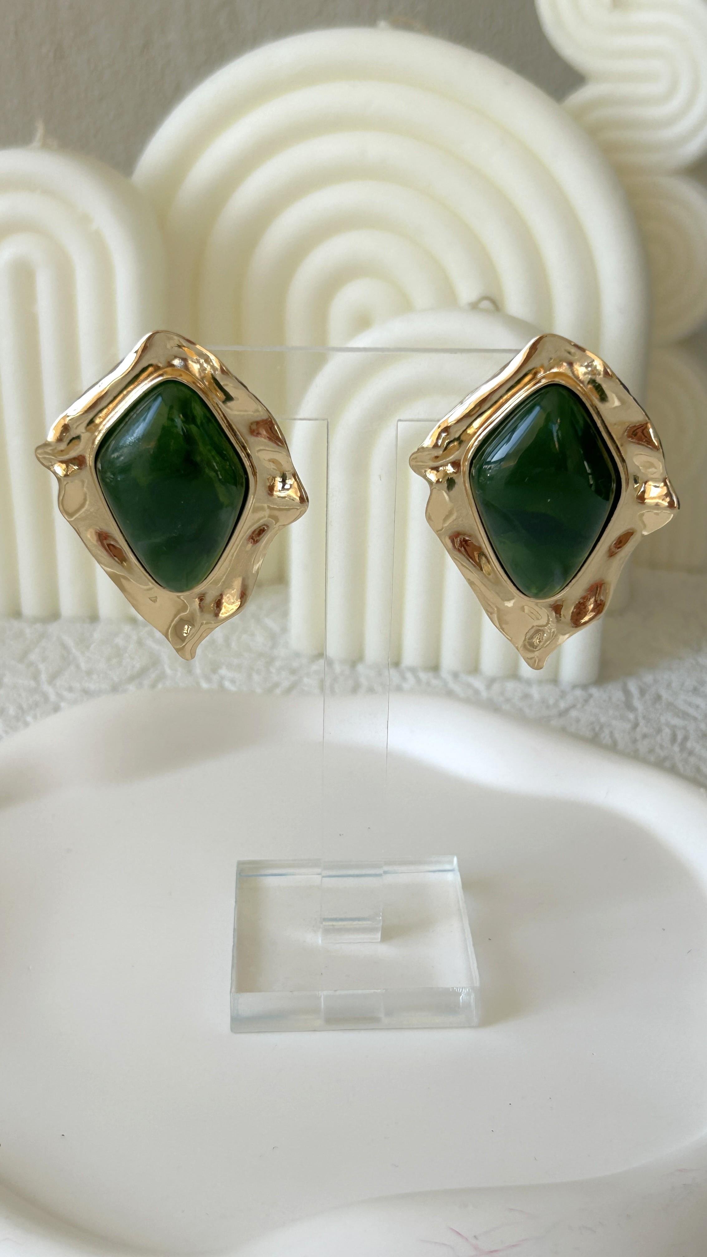 Özel Seri Marka Model Asimetrik Gold-Yeşil Küpe