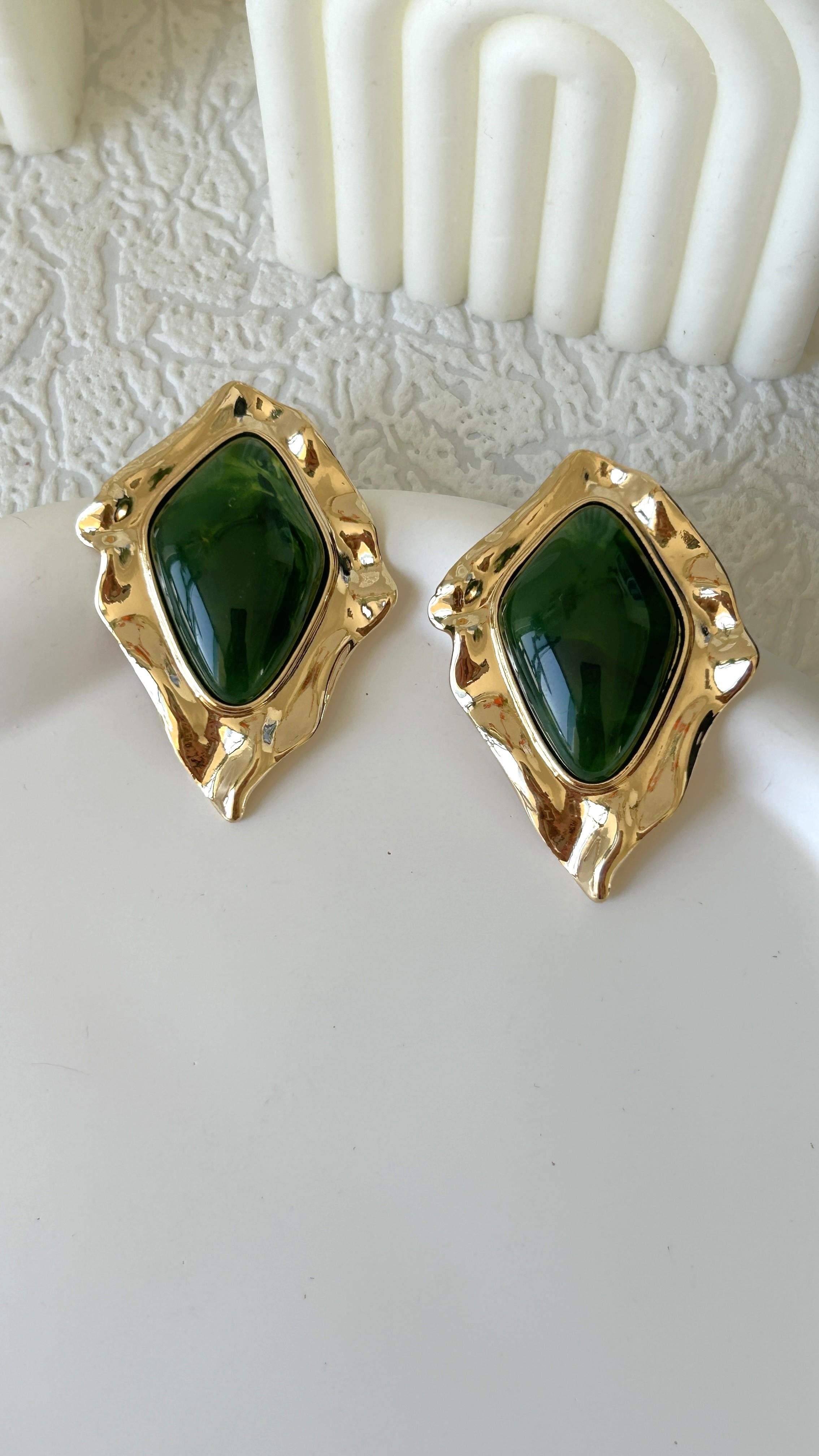 Özel Seri Marka Model Asimetrik Gold-Yeşil Küpe