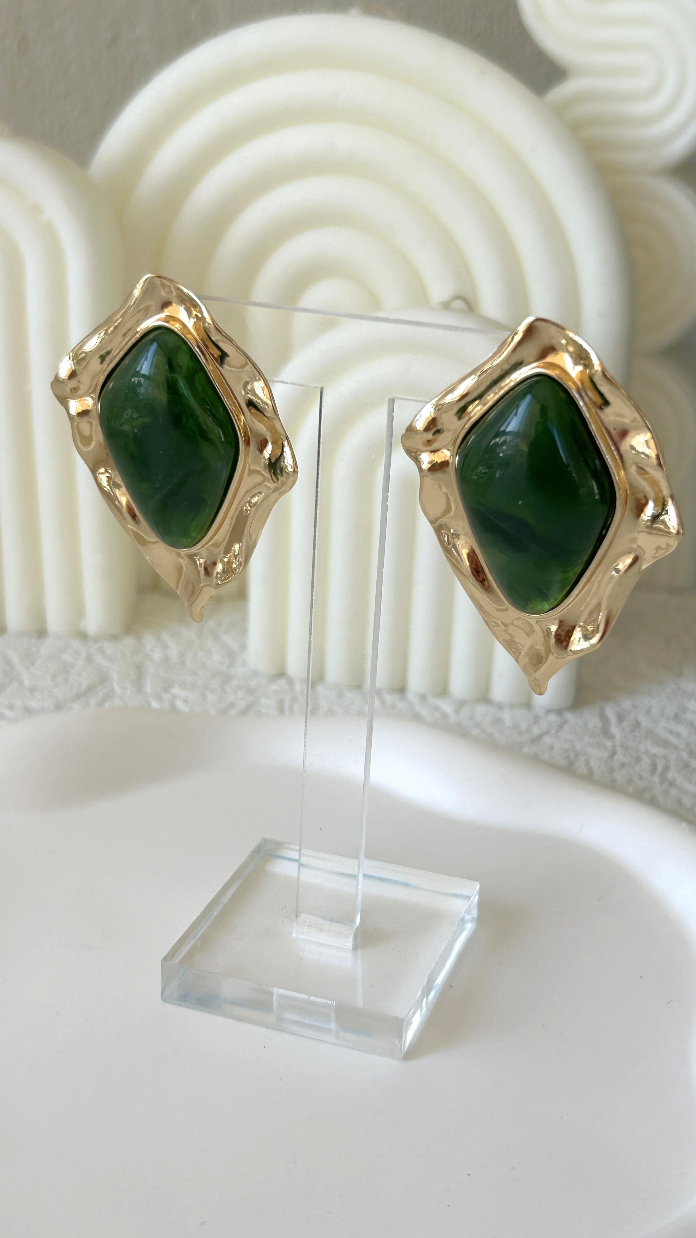 Özel Seri Marka Model Asimetrik Gold-Yeşil Küpe