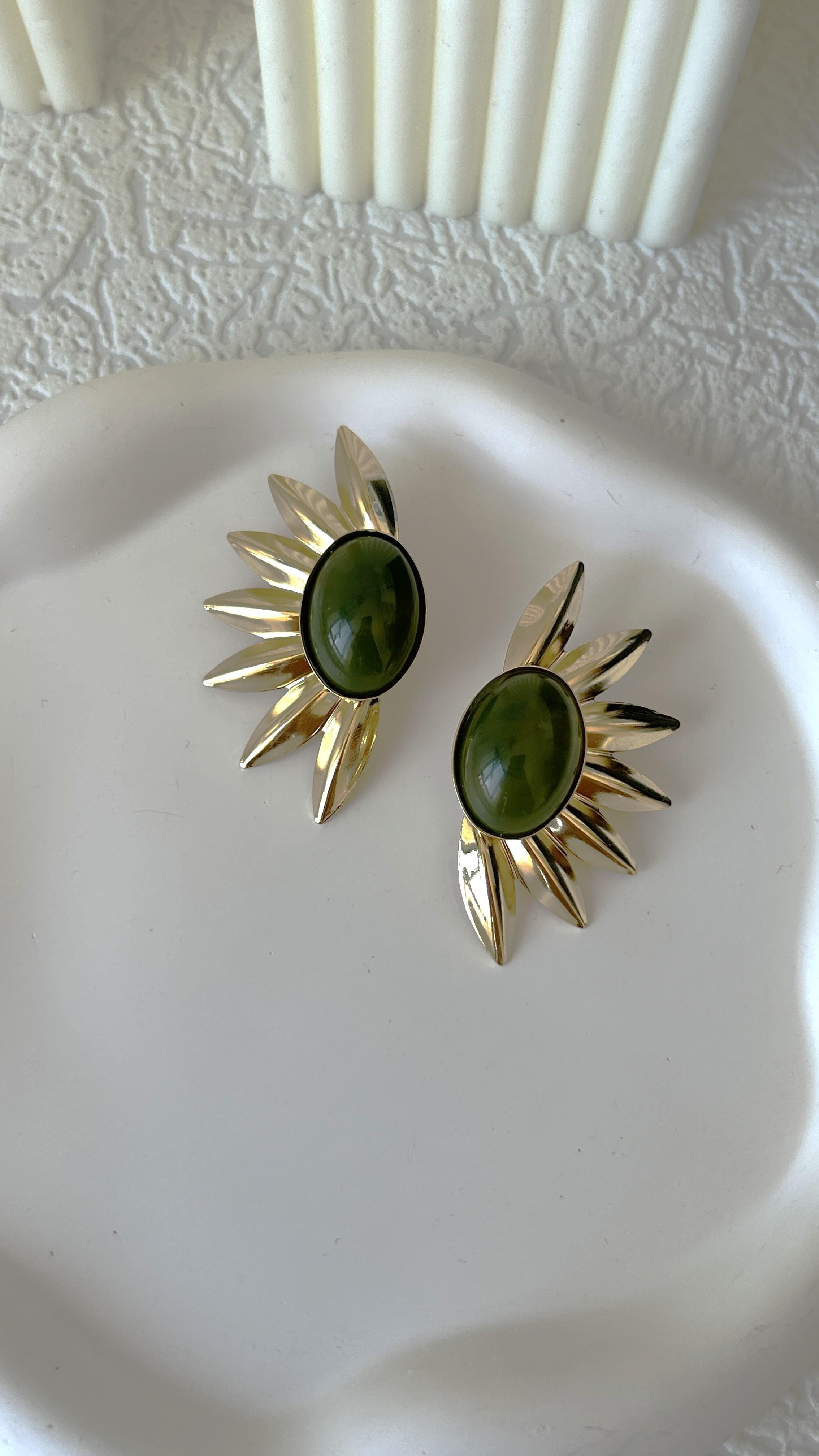 Özel Seri Yarım Çiçek Yeşil Küpe