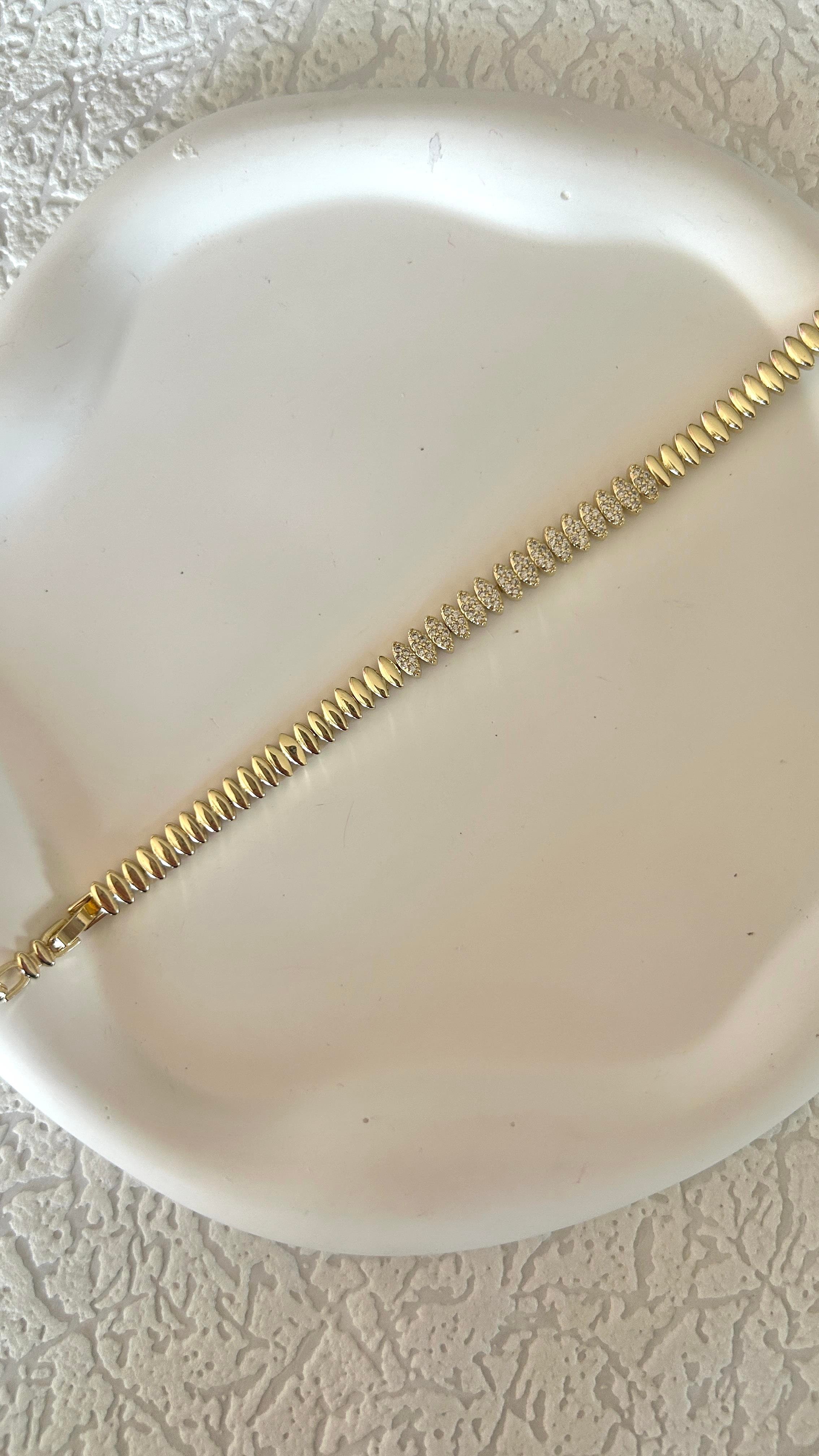 Premium Damla Model Taşlı Gold Bileklik