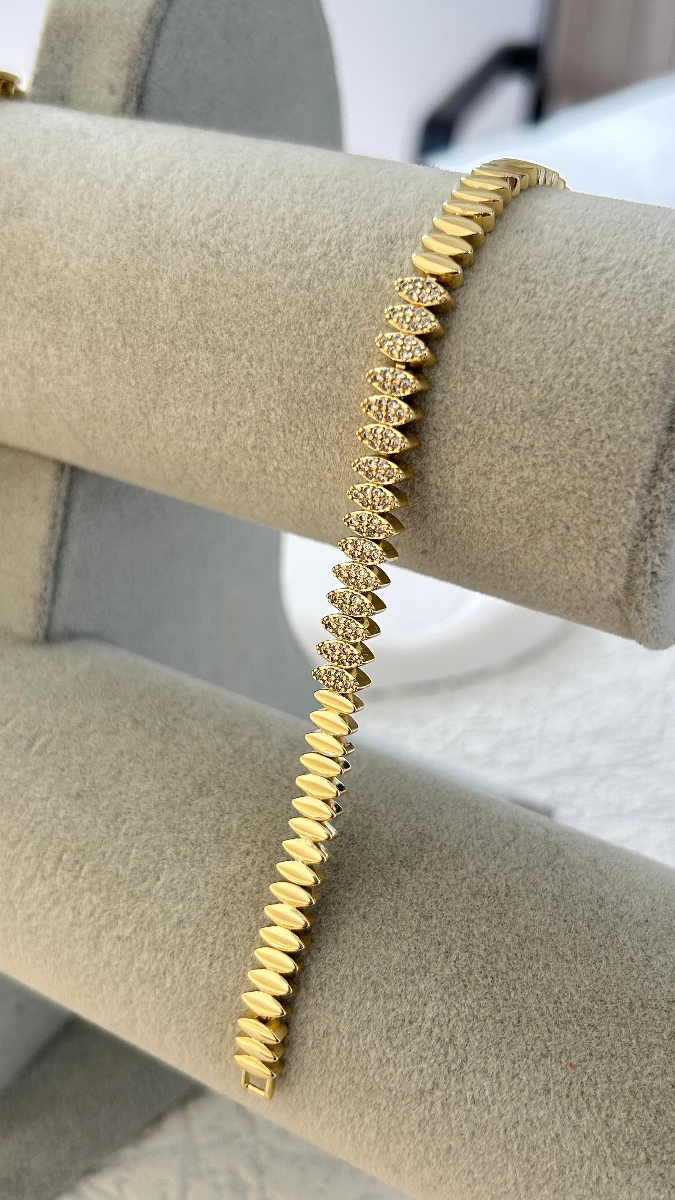 Premium Damla Model Taşlı Gold Bileklik