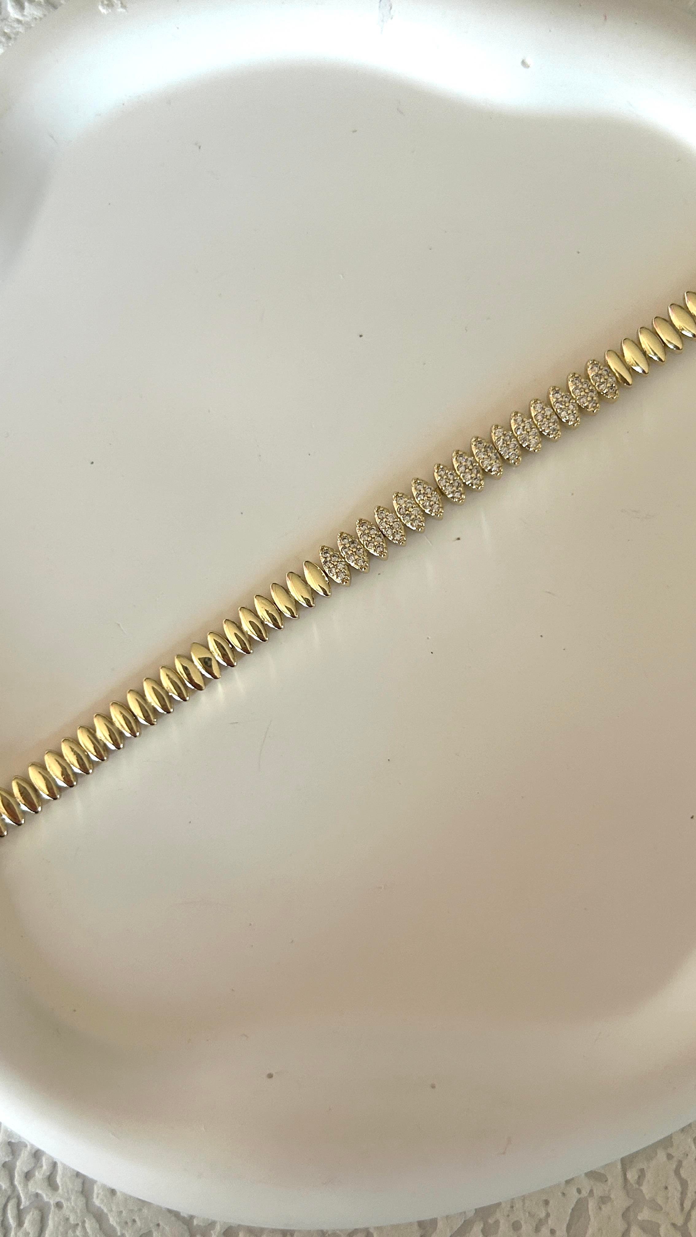 Premium Damla Model Taşlı Gold Bileklik