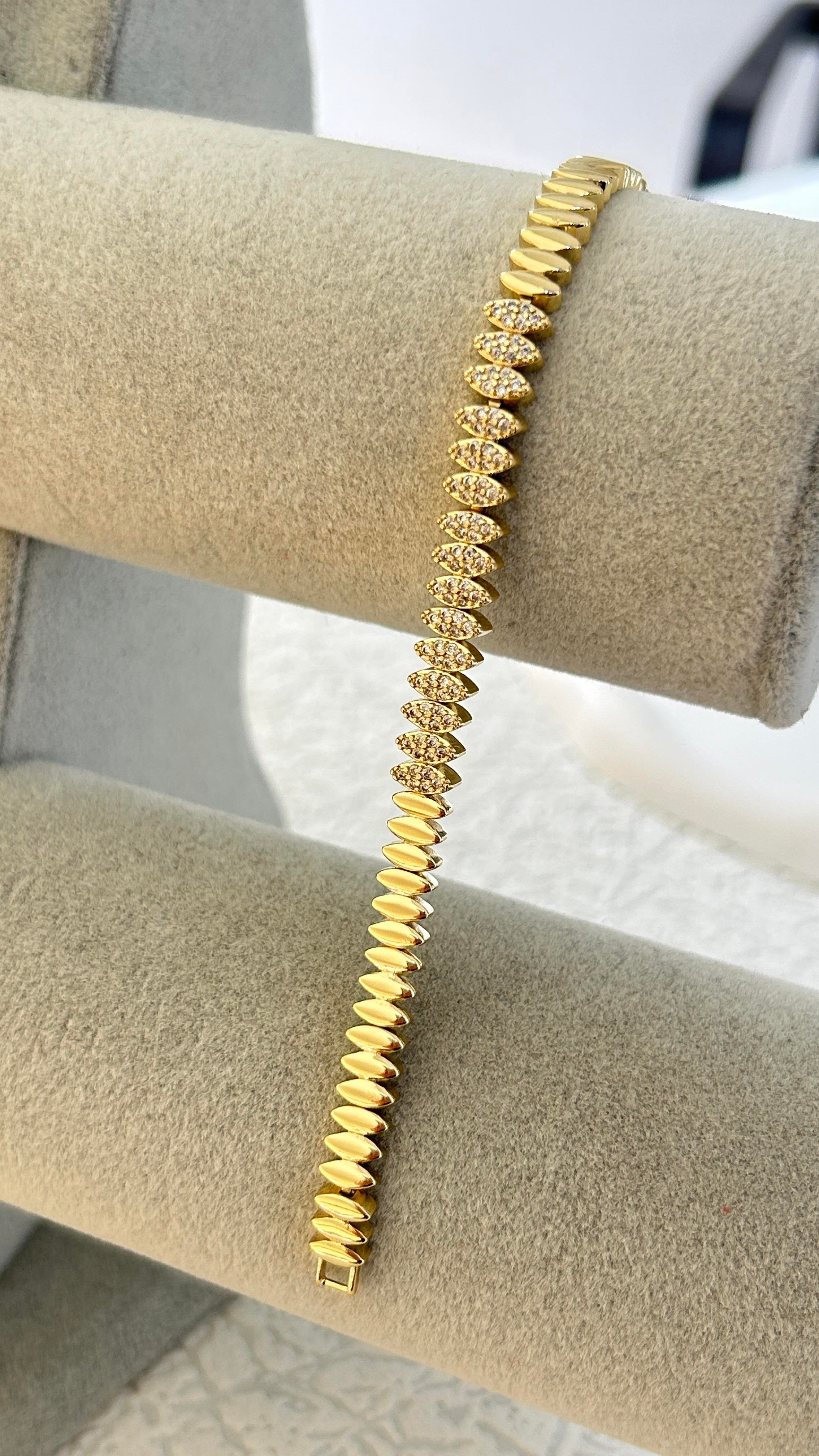 Premium Damla Model Taşlı Gold Bileklik