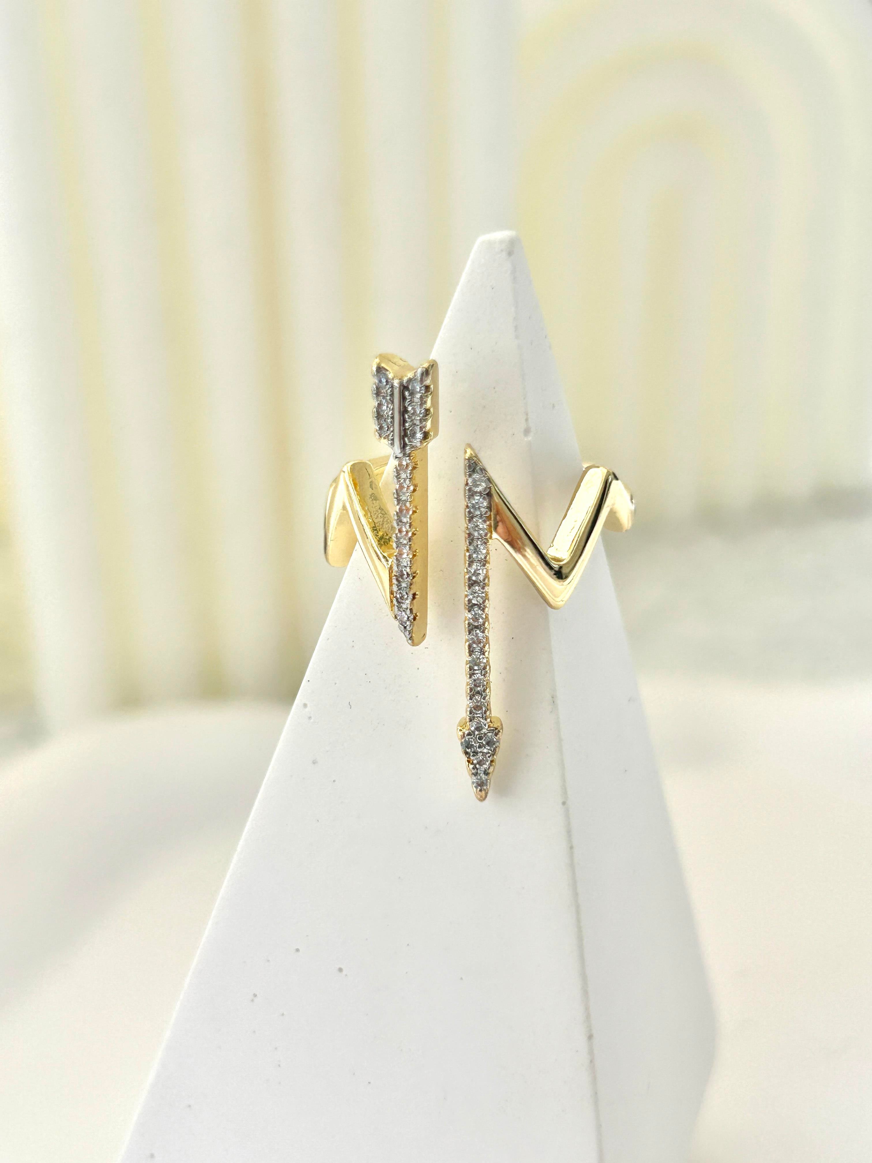 Premium Ok Tasarım Zirkon Taşlı Yüzük