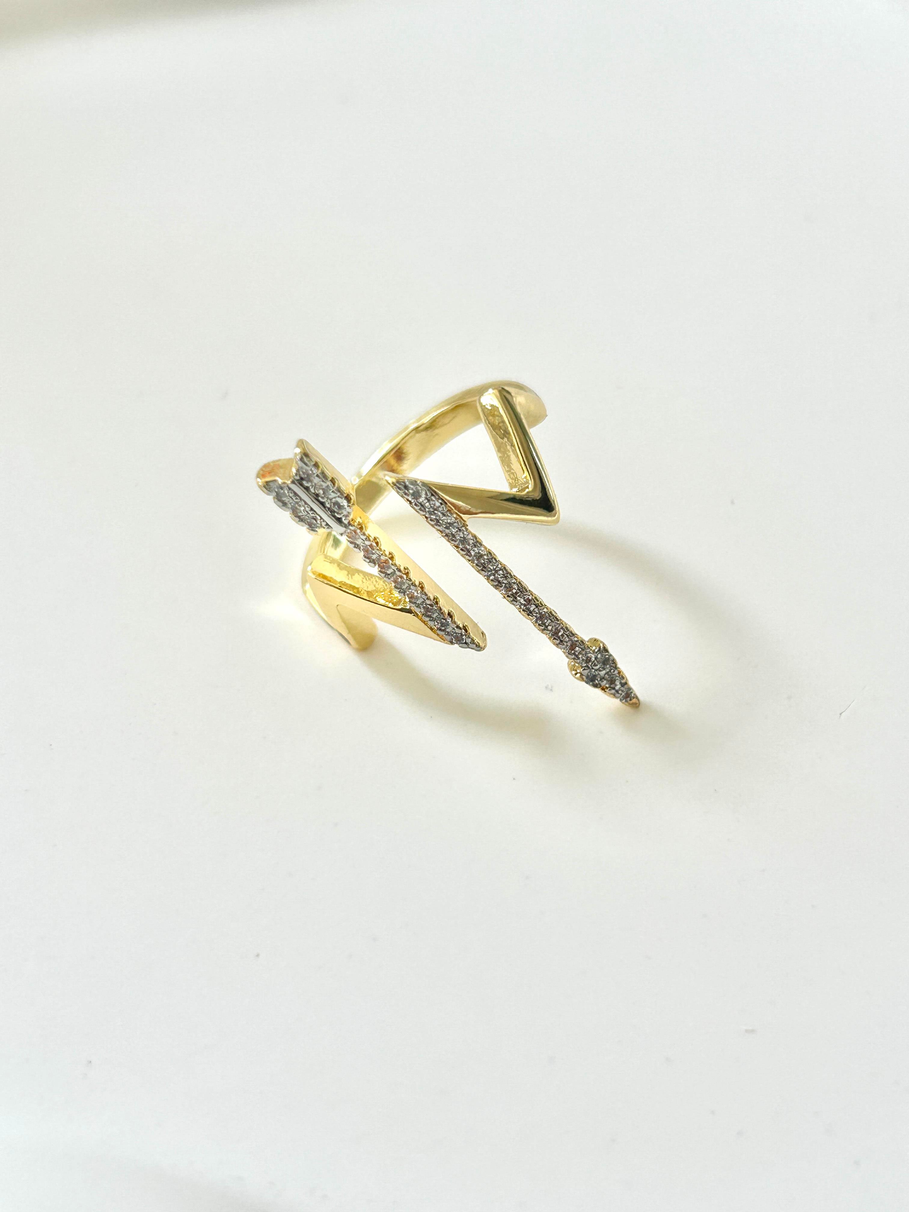 Premium Ok Tasarım Zirkon Taşlı Yüzük