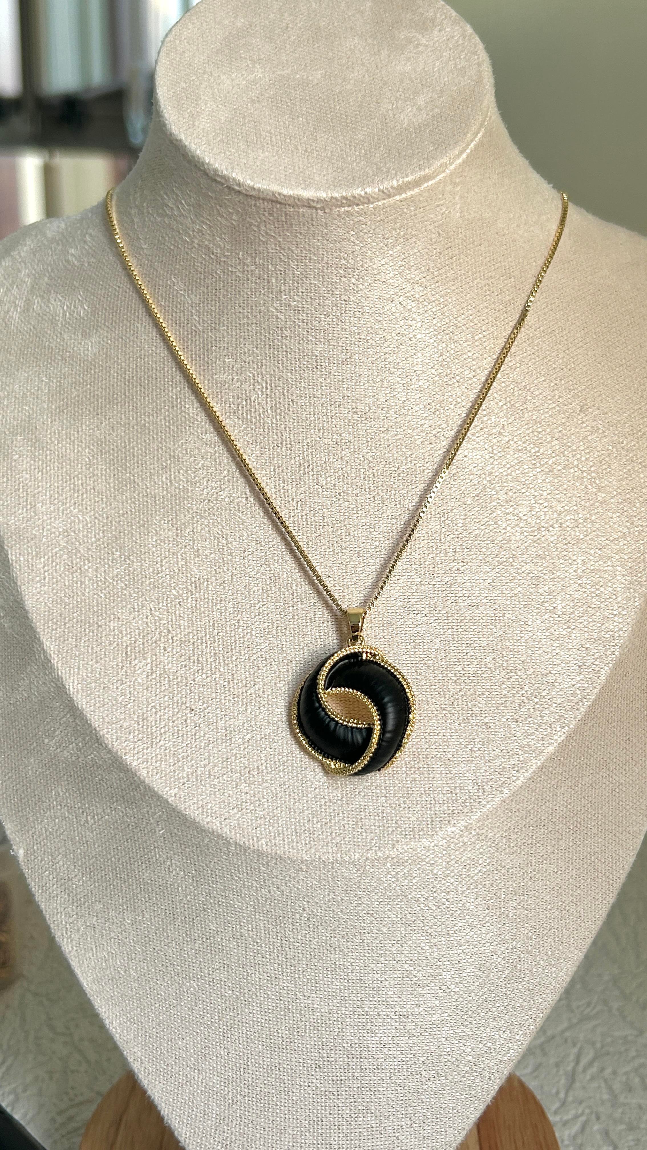 Premium Seri Deri Detay Siyah Kolye