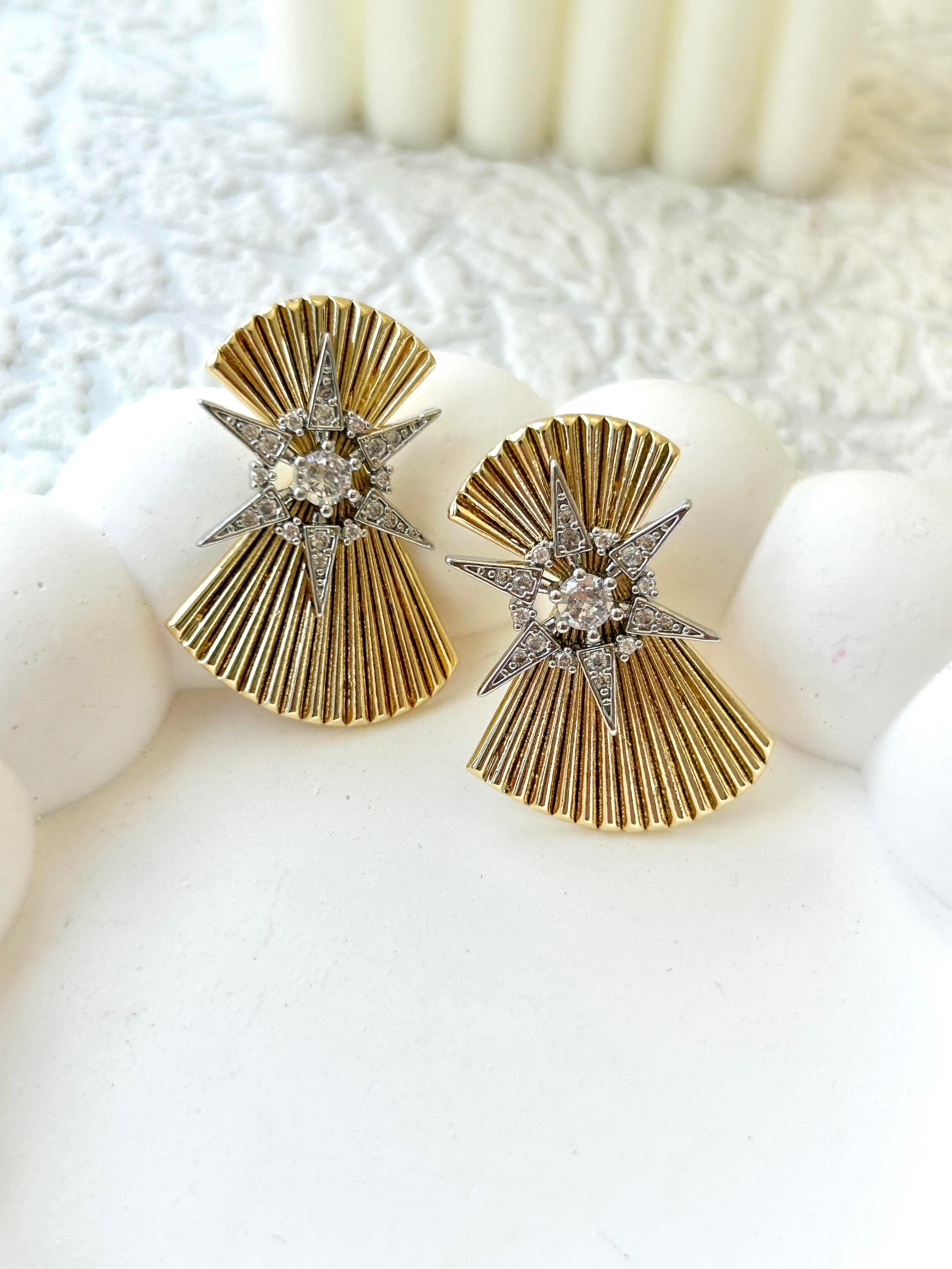 Premium Zirkon Taş Detay Gold Yıldız Küpe