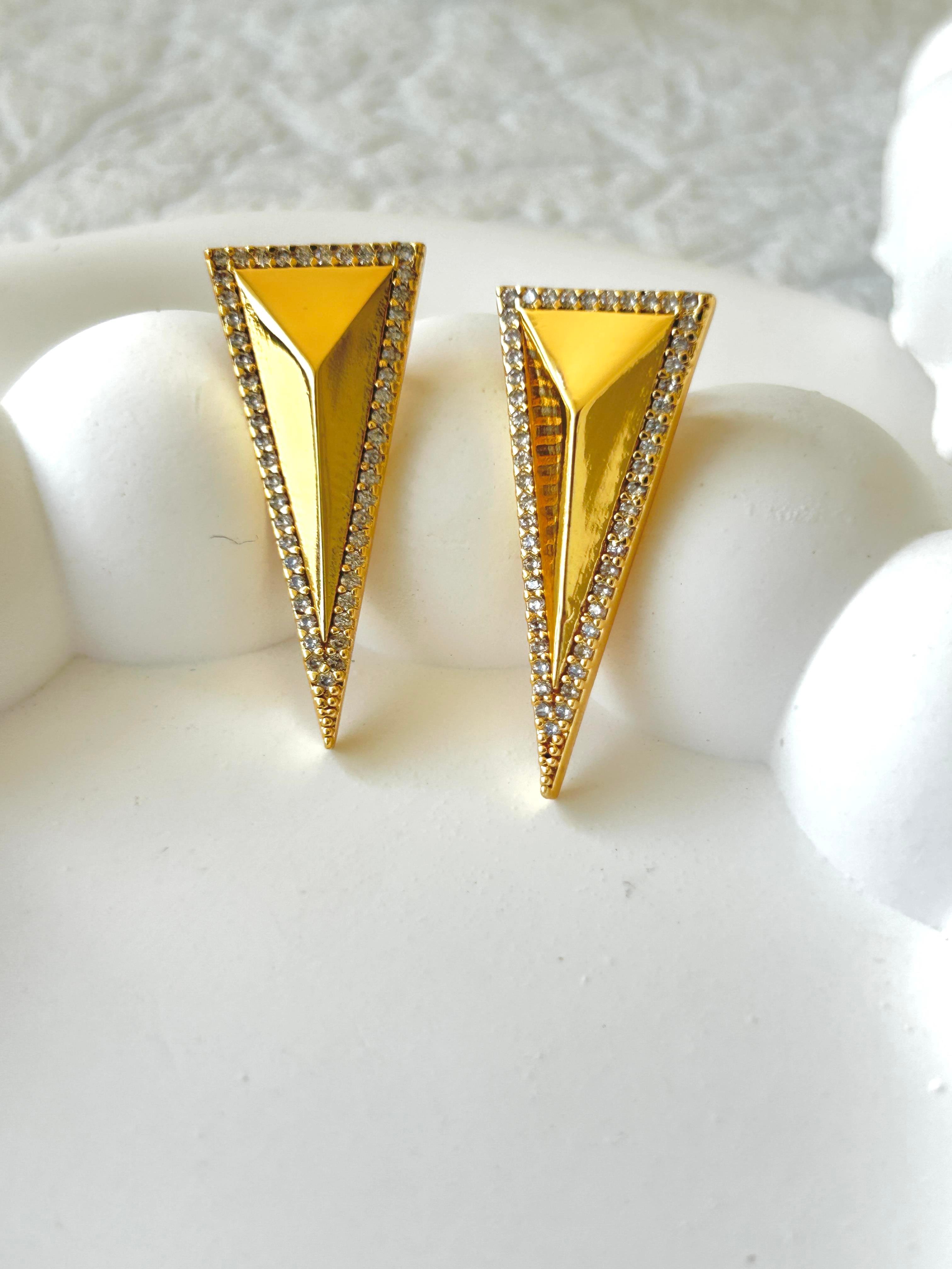 Premium Zirkon Taş Detay Piramit Küpe