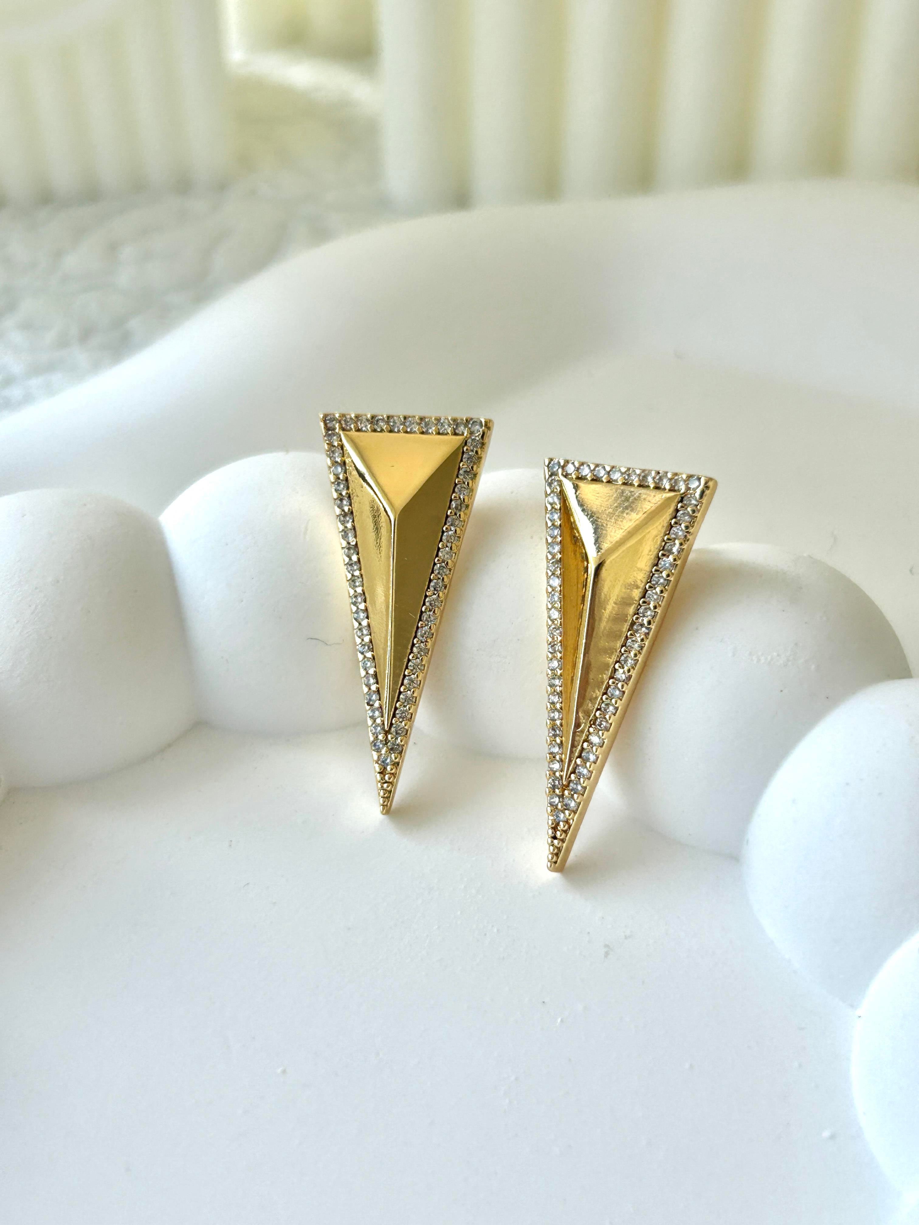 Premium Zirkon Taş Detay Piramit Küpe