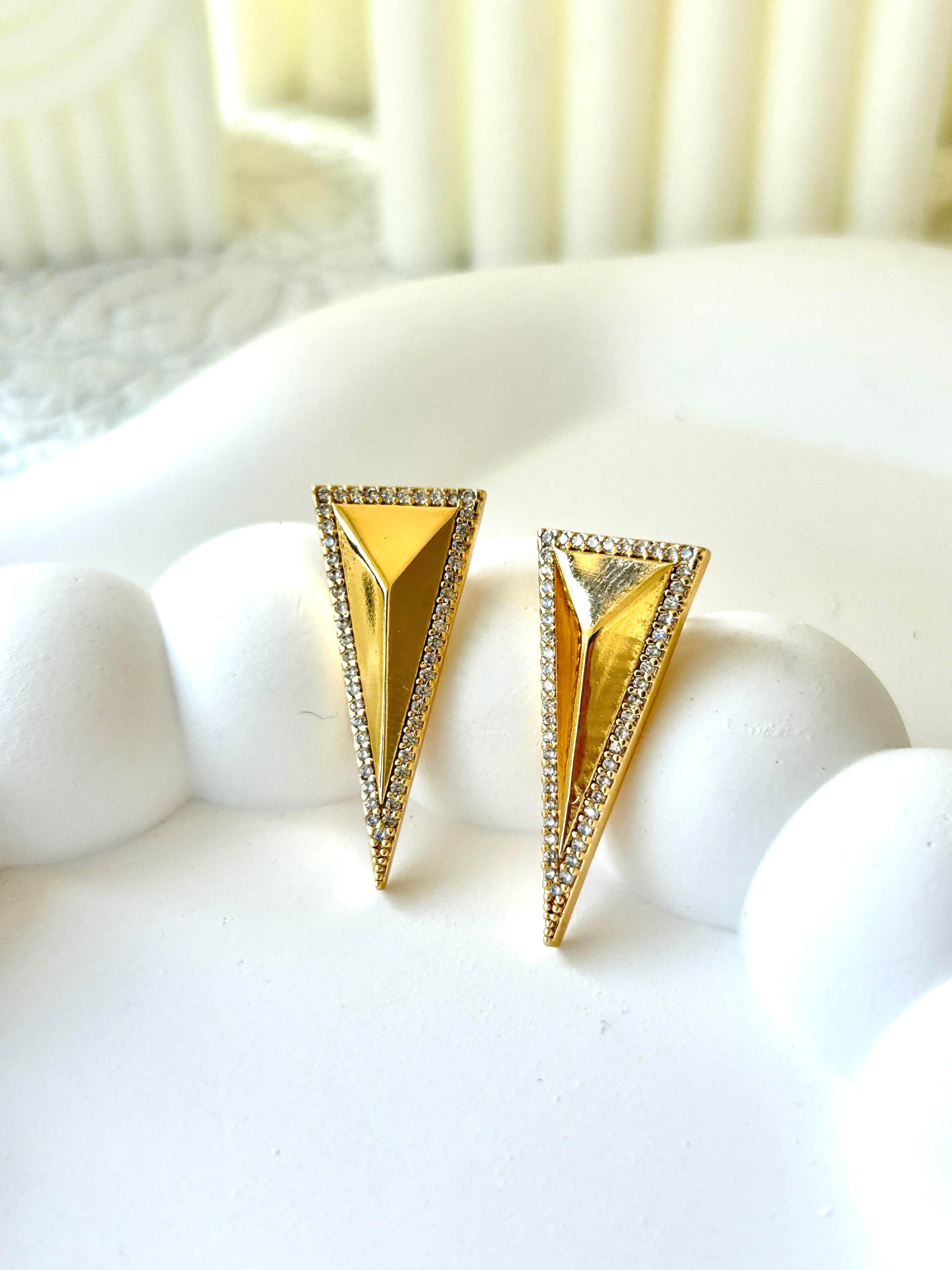 Premium Zirkon Taş Detay Piramit Küpe