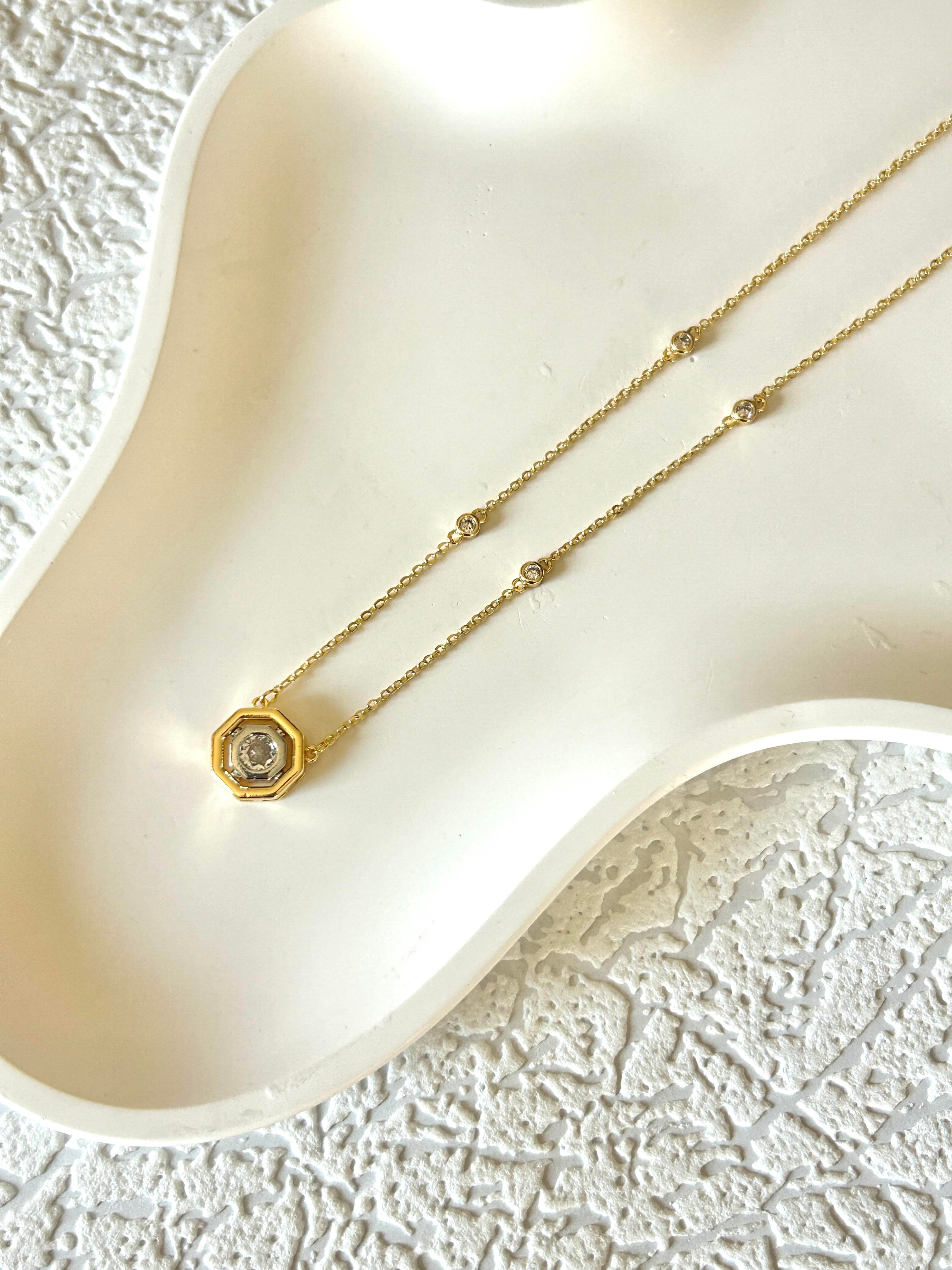 Premium Zirkon Taşlı Altıgen Kolye