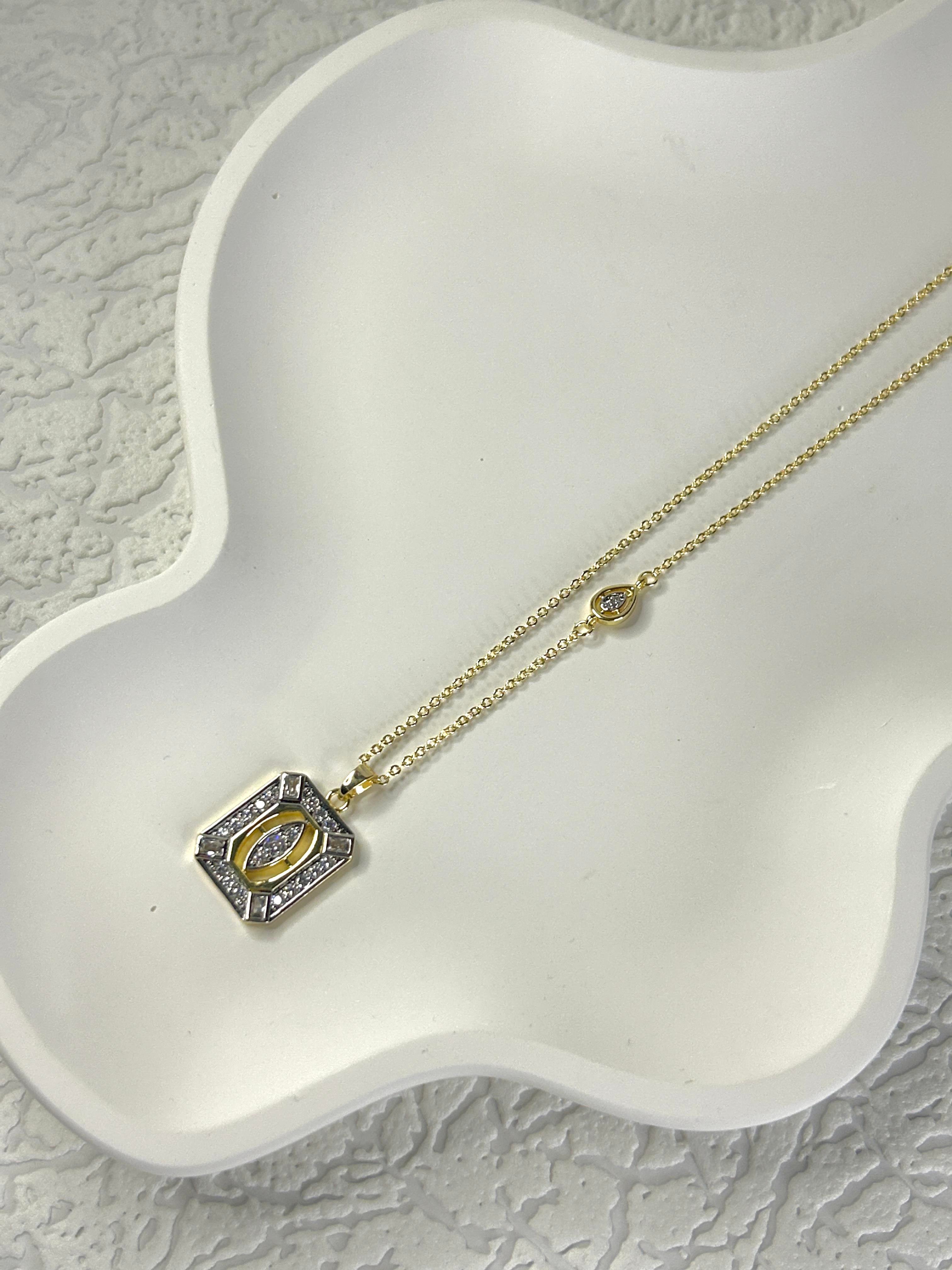 Premium Zirkon Taşlı Kare Kolye