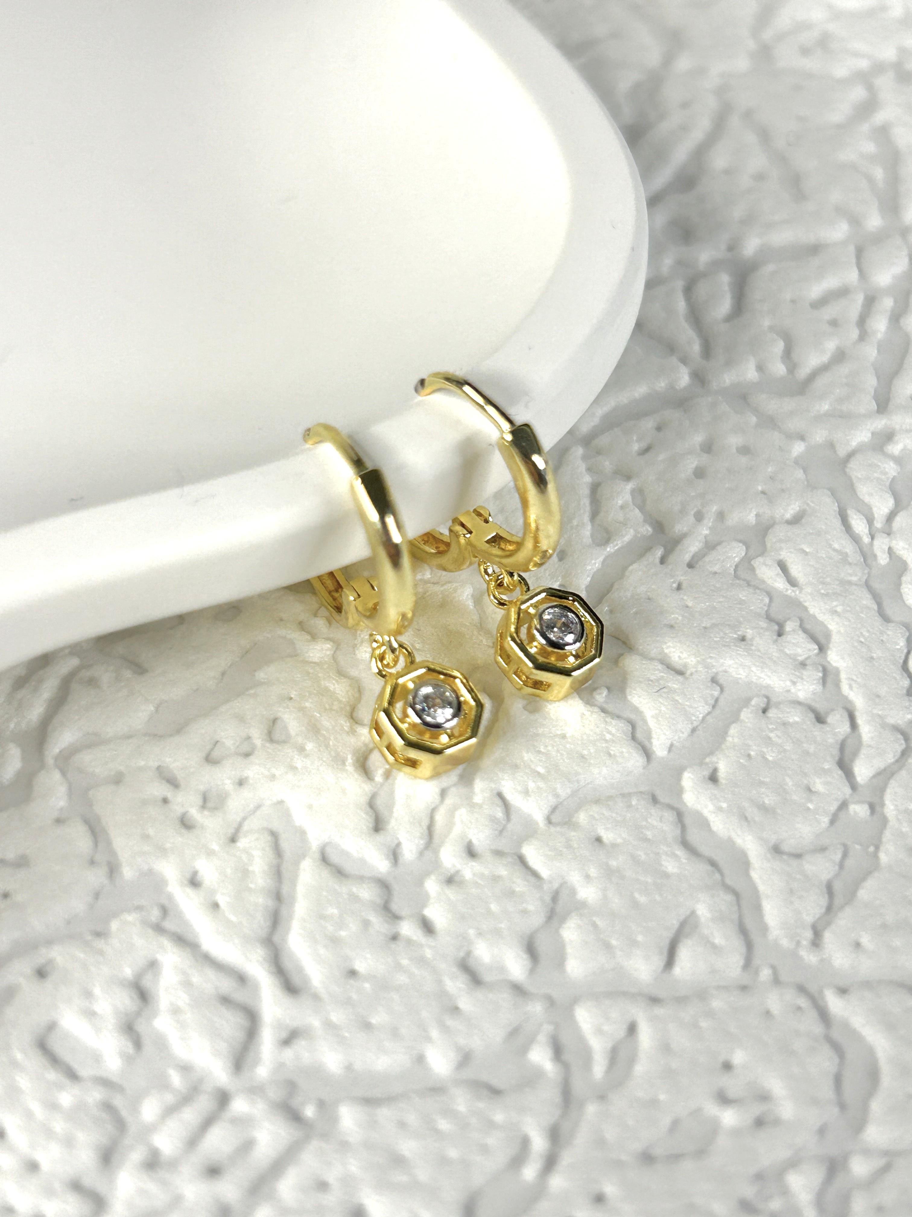 Premium Zirkon Taşlı Minimal Küpe