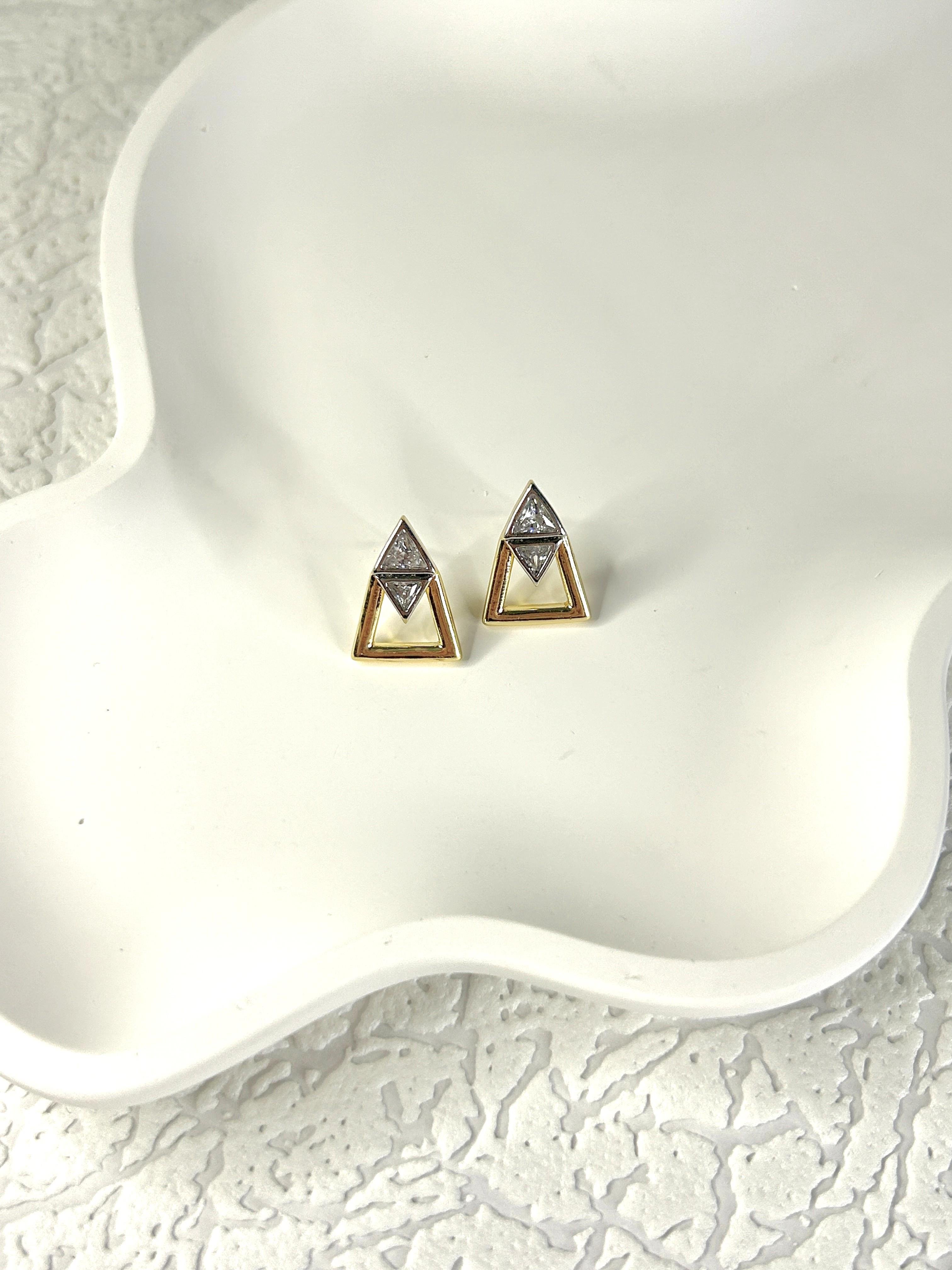 Premium Zirkon Taşlı Piramit Küpe