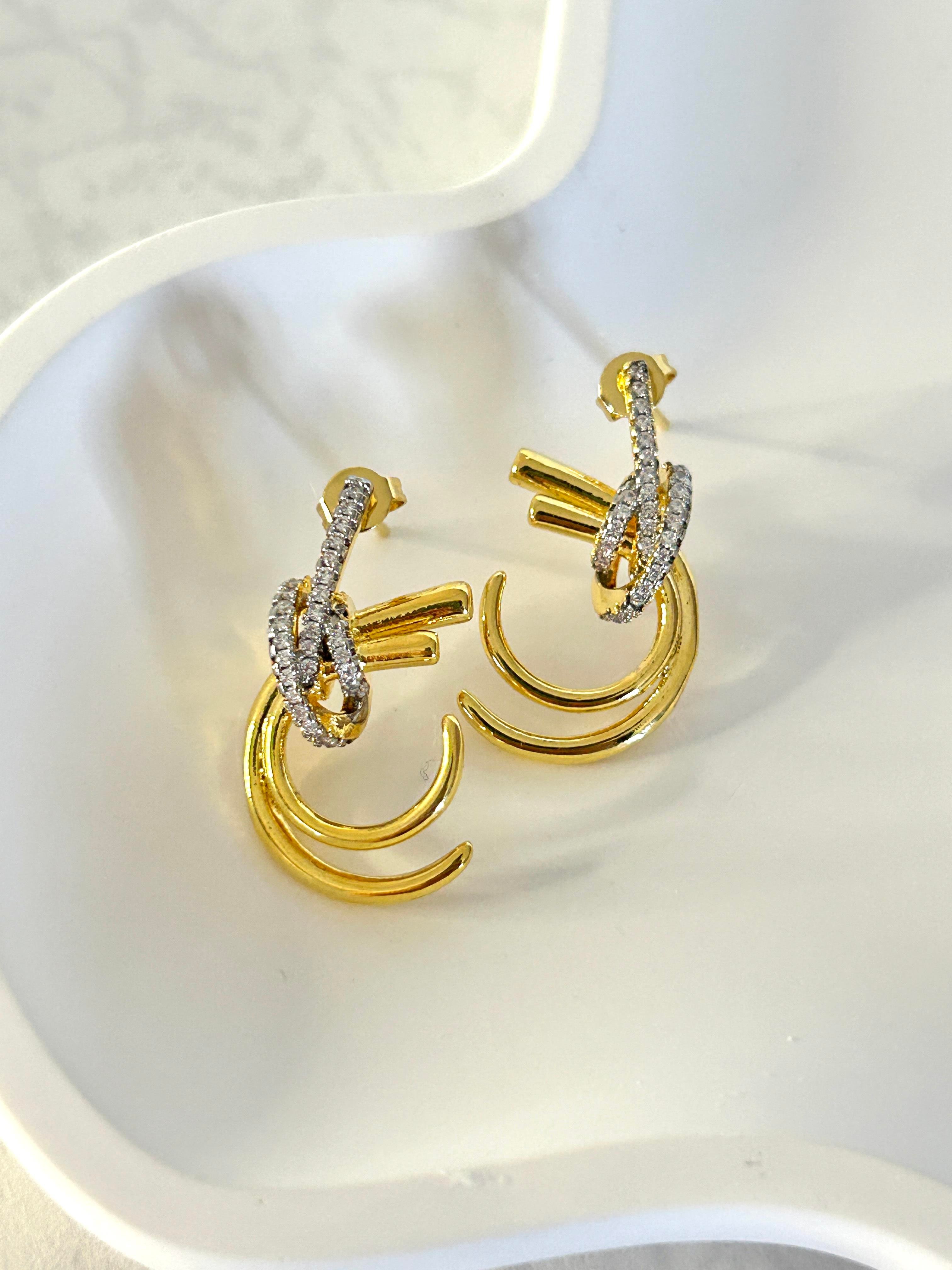 Premium Zirkon Taşlı Tasarım Çengel Gold Küpe