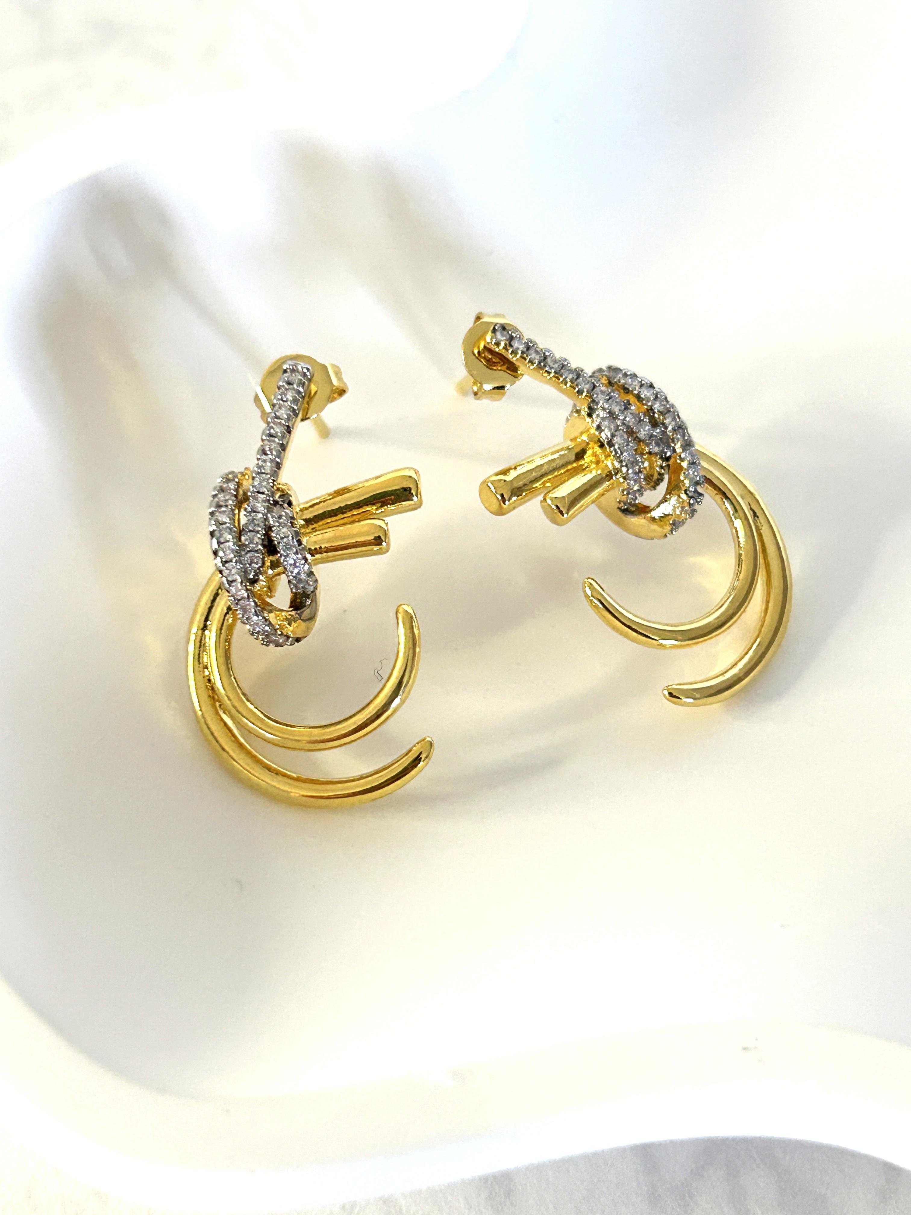 Premium Zirkon Taşlı Tasarım Çengel Gold Küpe