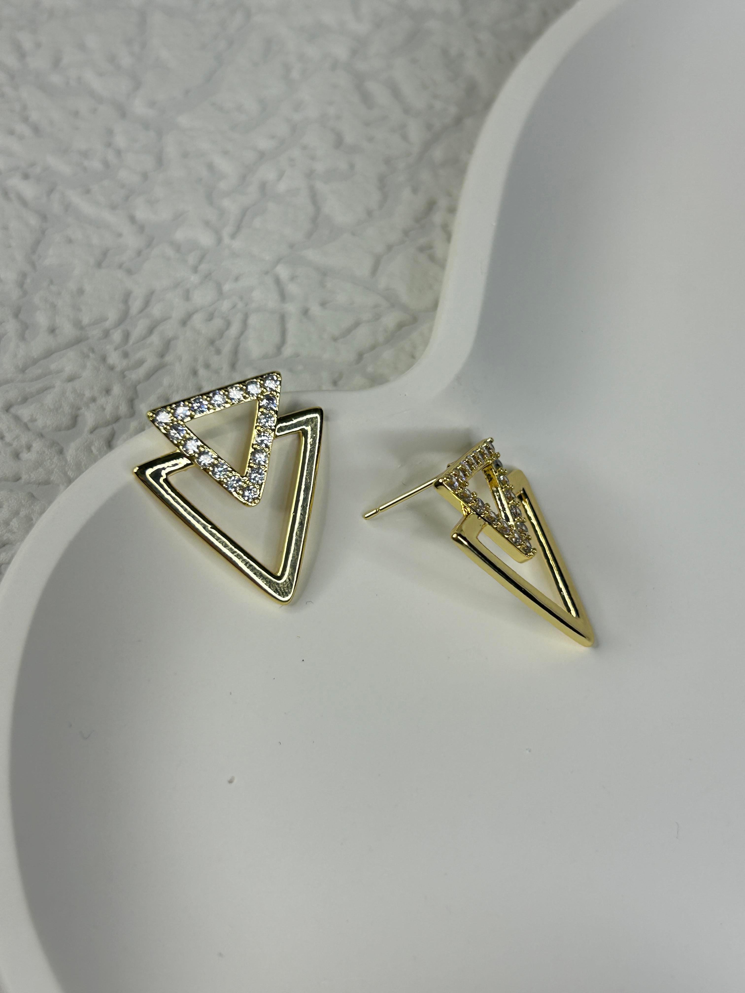 Premium Zirkon Taşlı Üçgen Gold Küpe