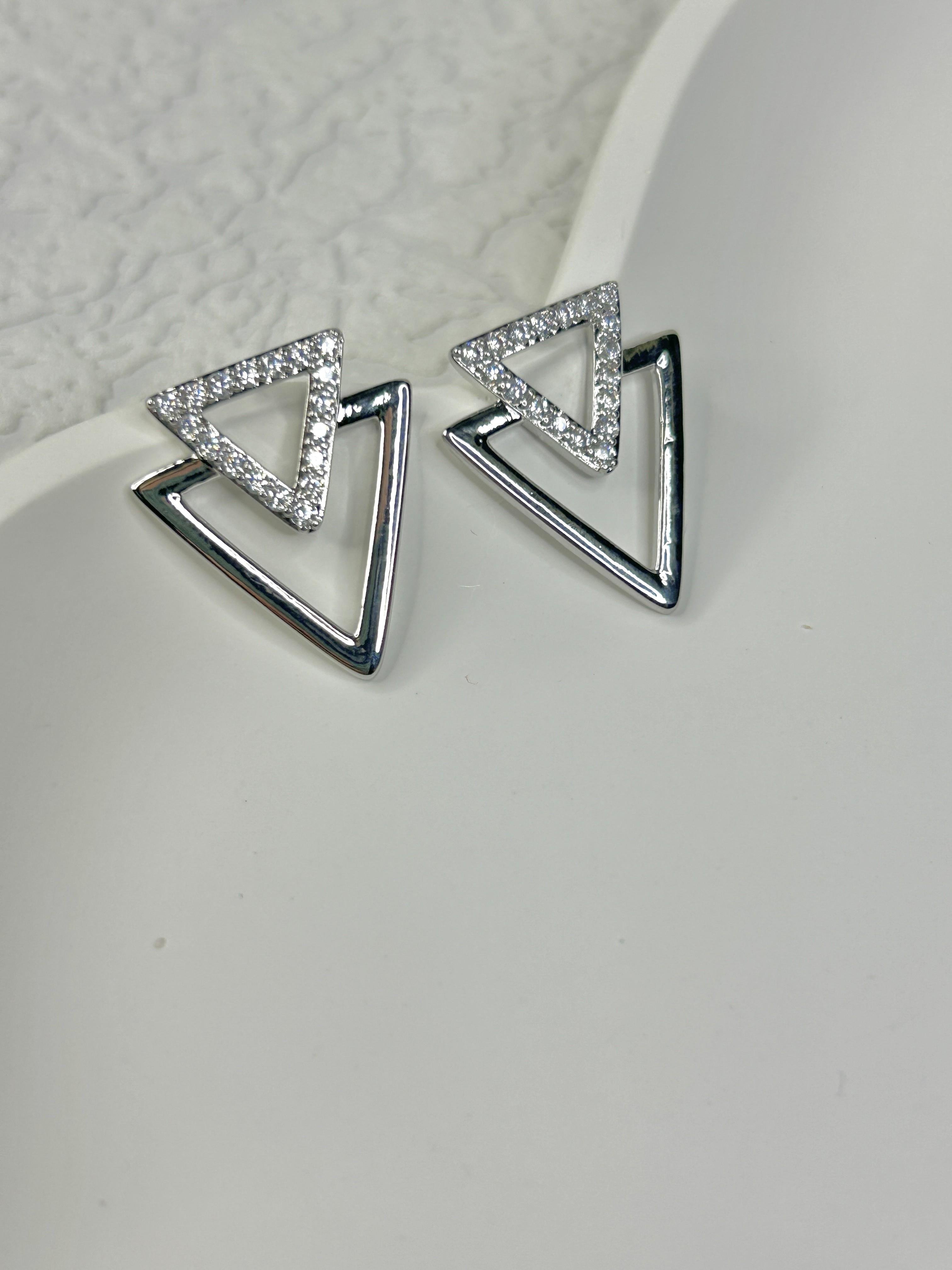 Premium Zirkon Taşlı Üçgen Silver Küpe