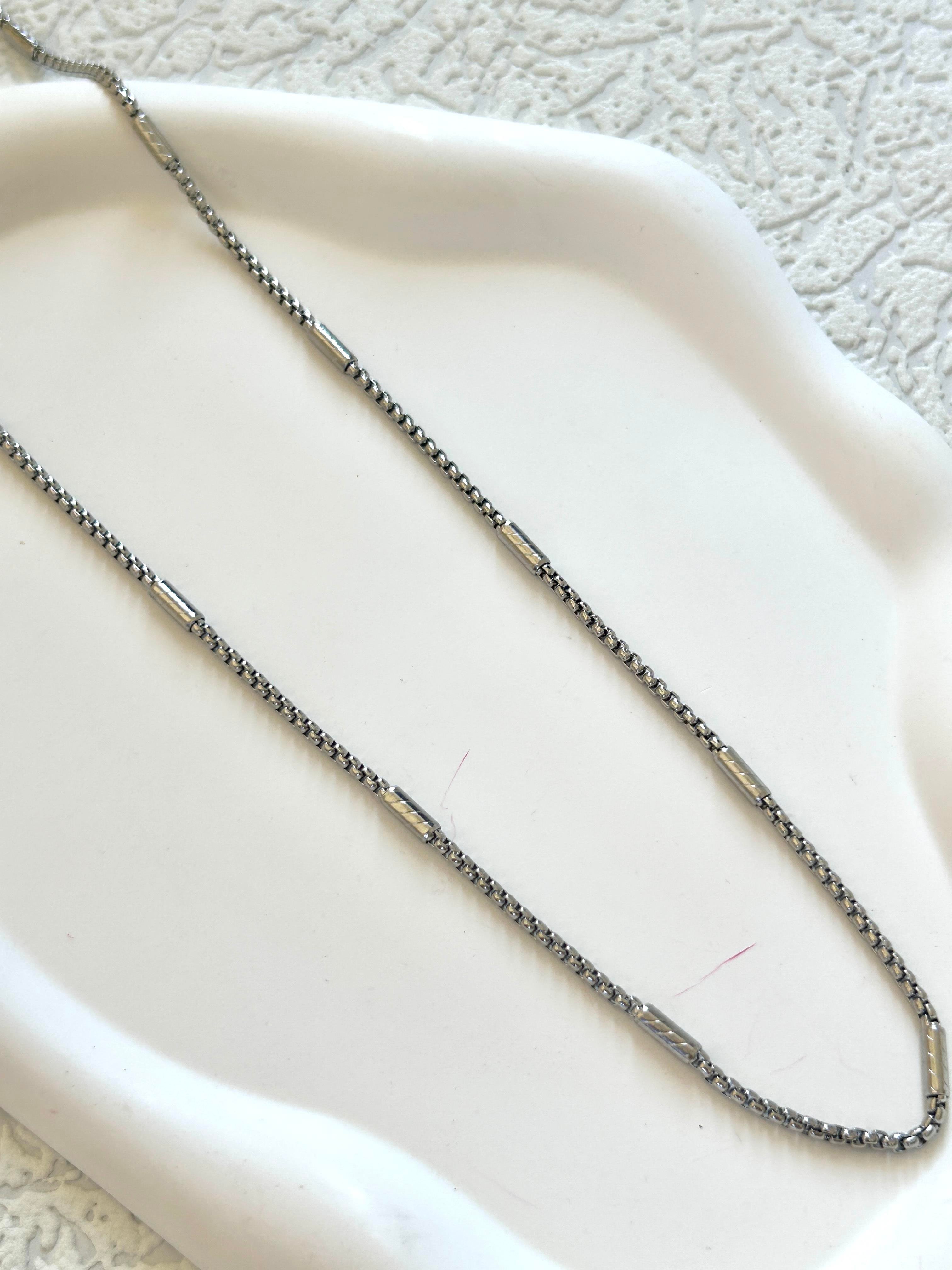 Silindir Detaylı Çelik Kolye