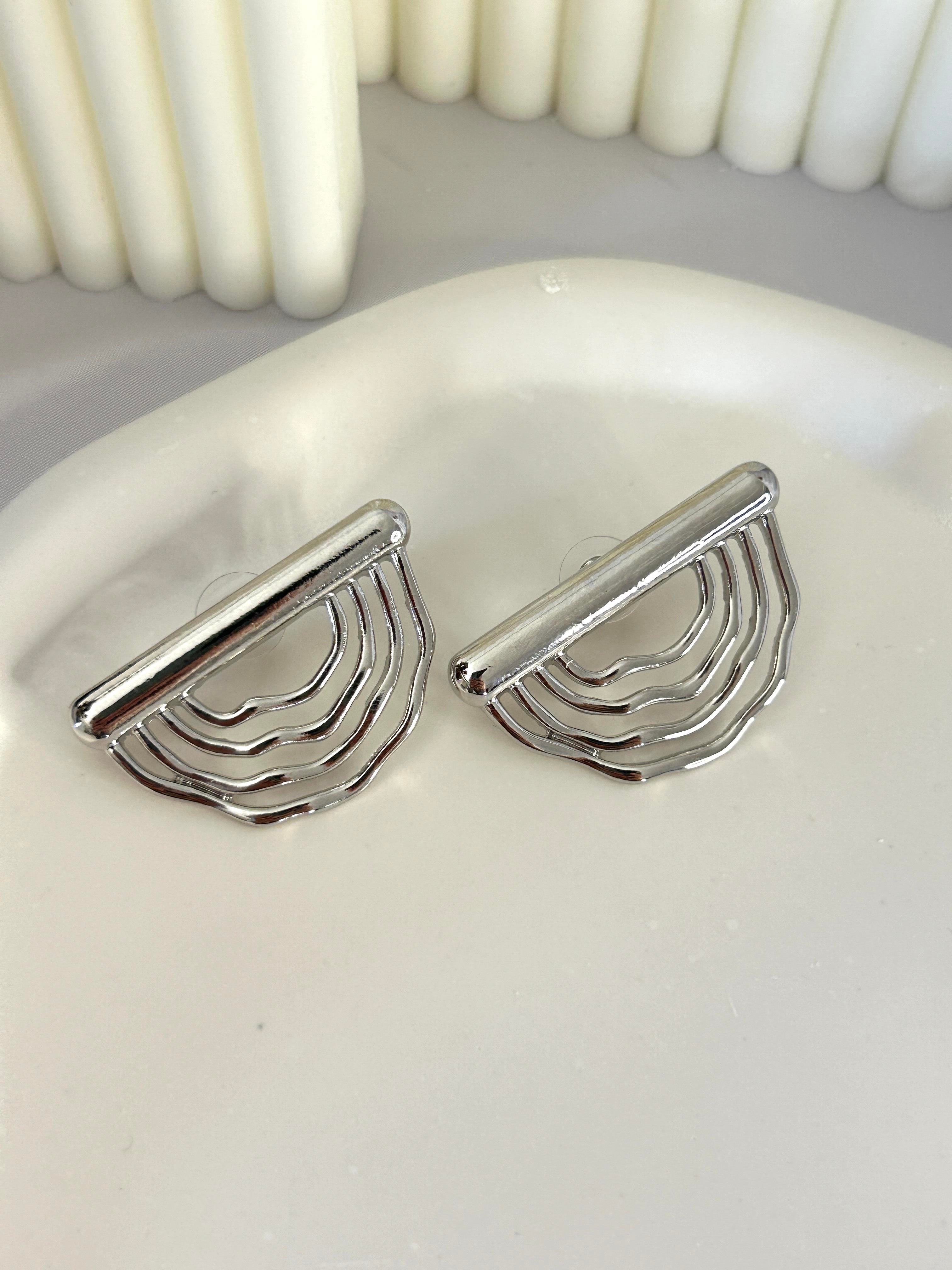 SIRALI DALGA ÇELİK SİLVER KÜPE