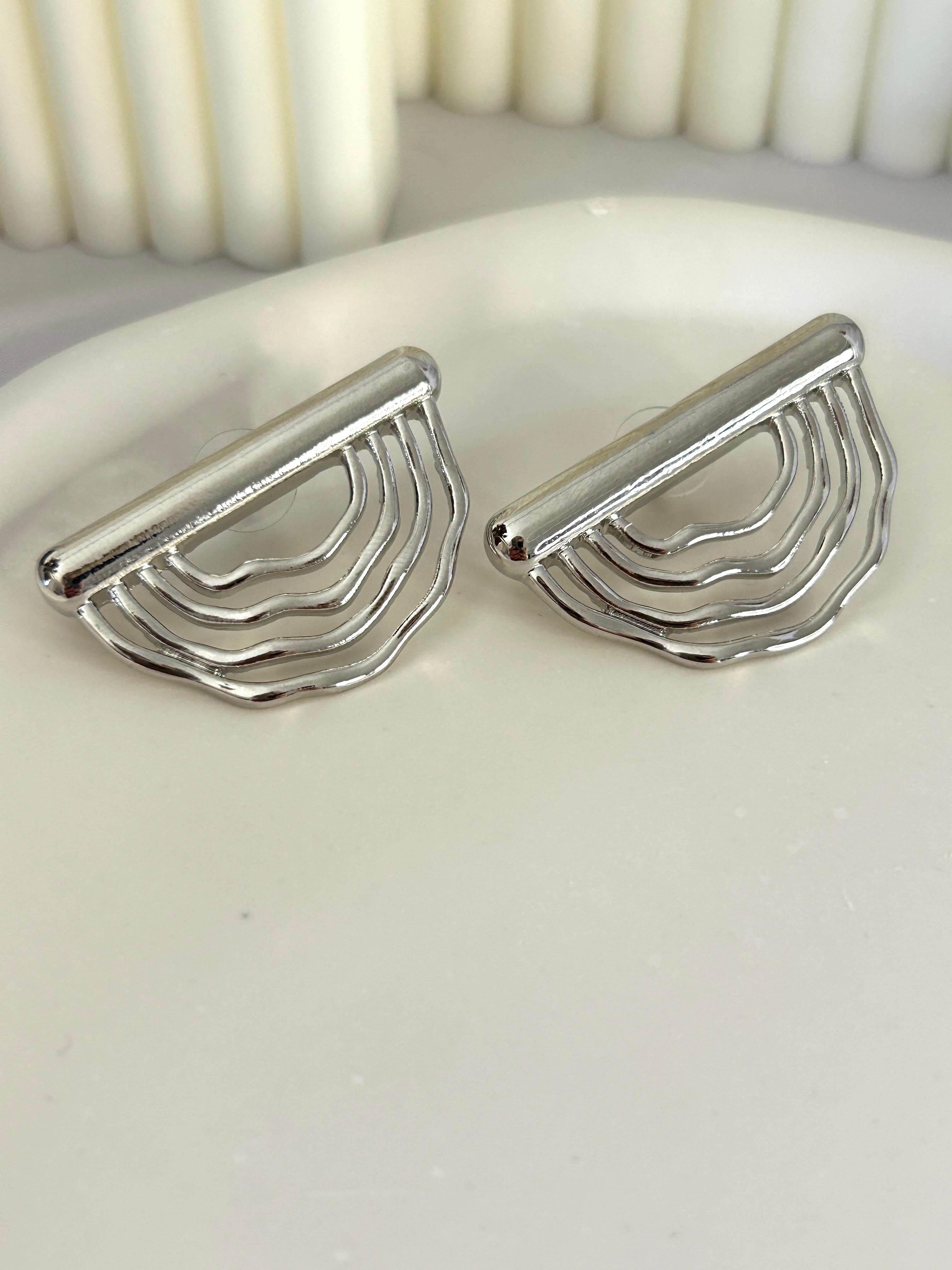 SIRALI DALGA ÇELİK SİLVER KÜPE