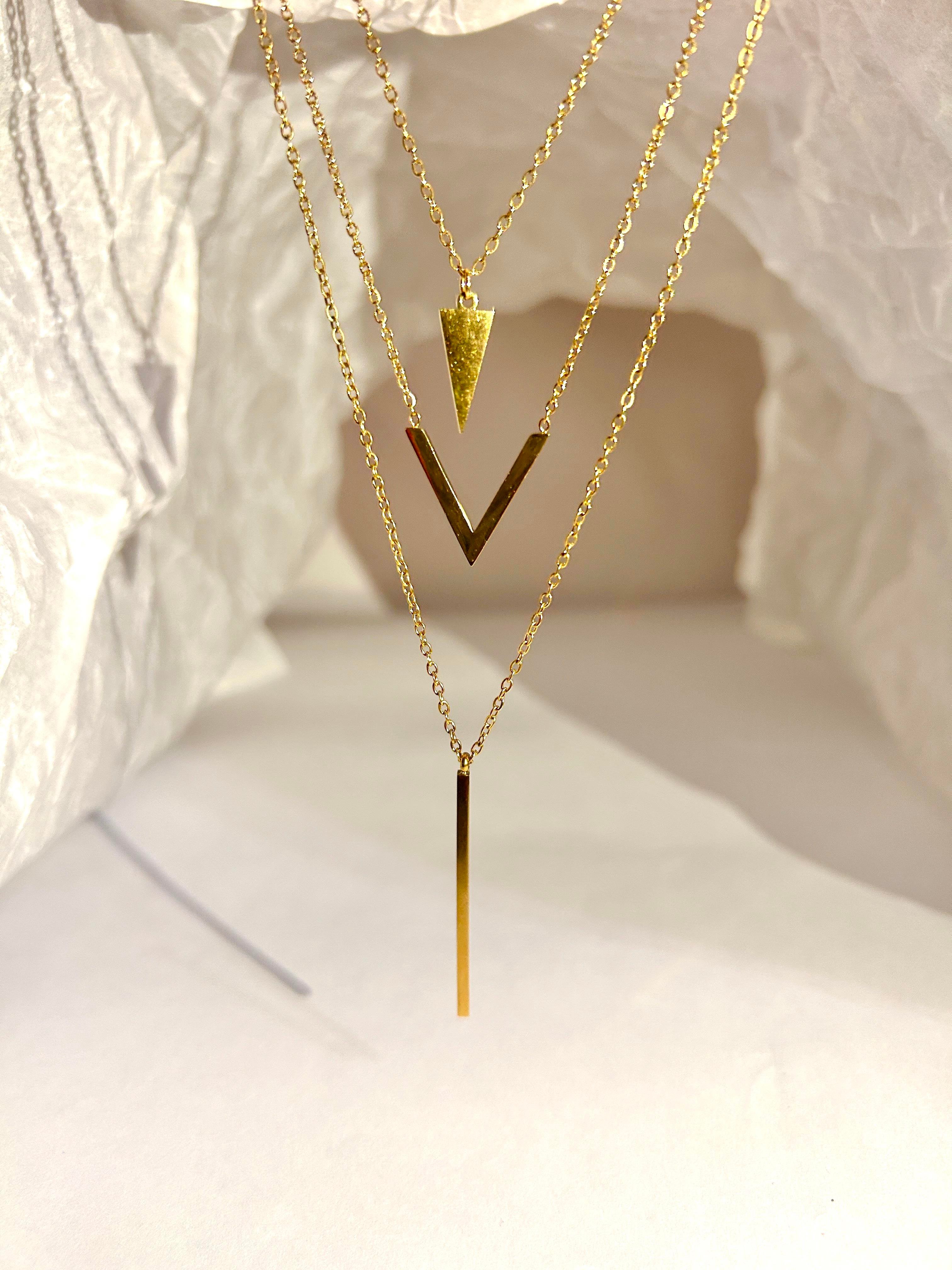 SIRALI ZİNCİR ÜÇGEN ÇELİK KOLYE