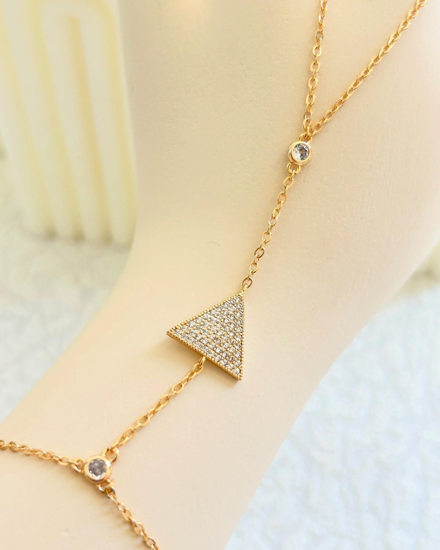 Üçgen Zirkon Taşlı Gold Şahmeran