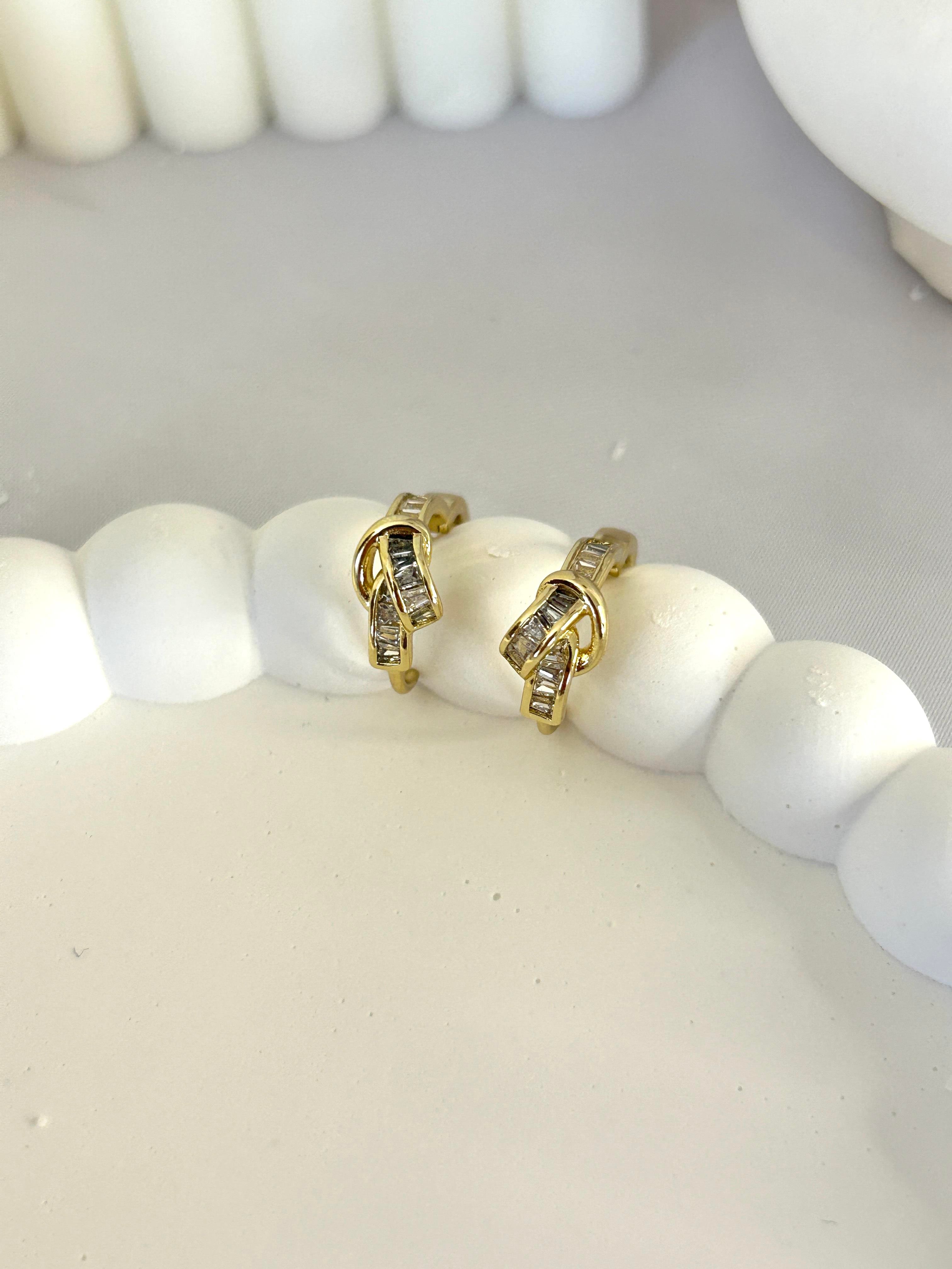 ZİRKON TAŞLI ÇELİK GOLD KÜPE