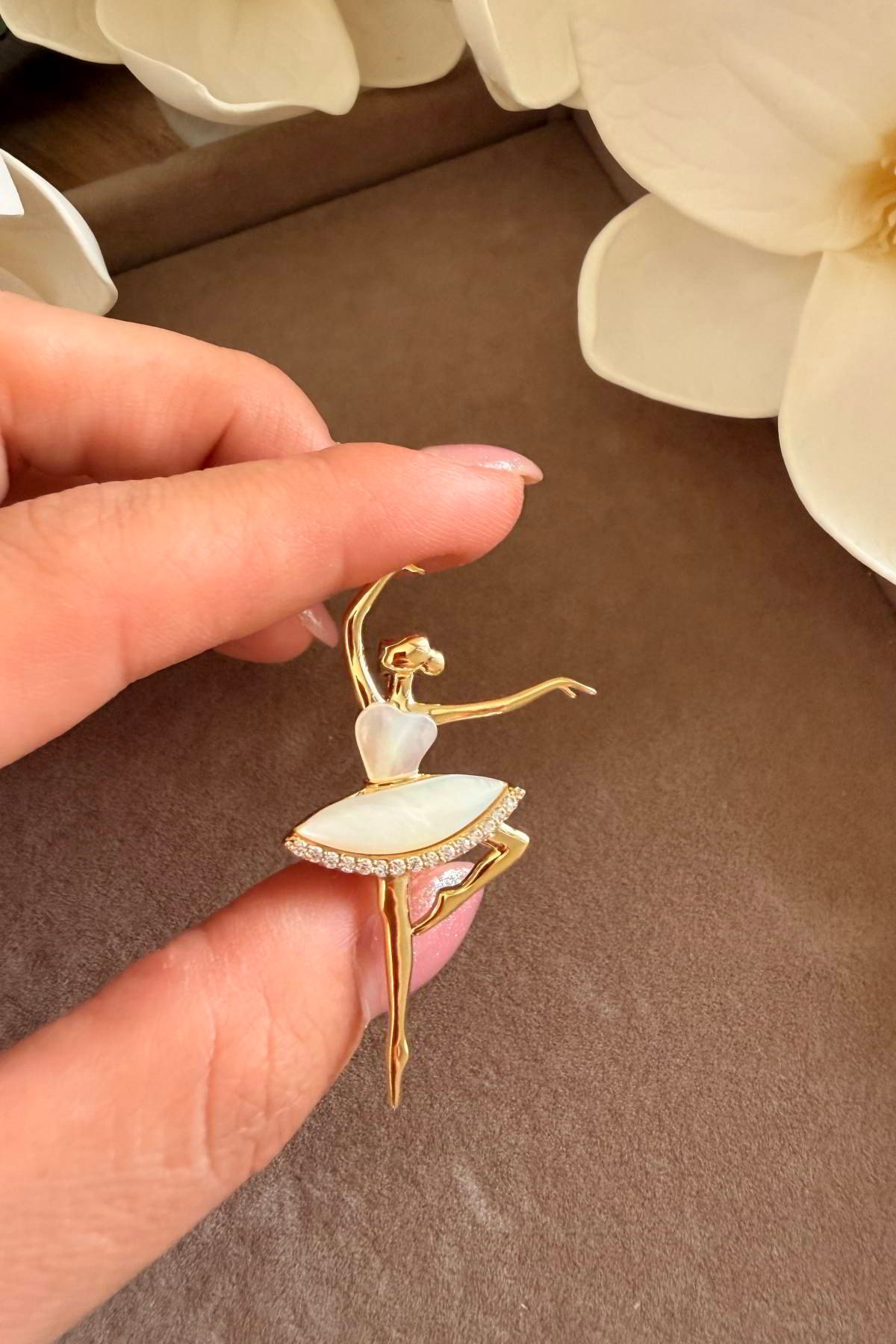 Balerin Broş