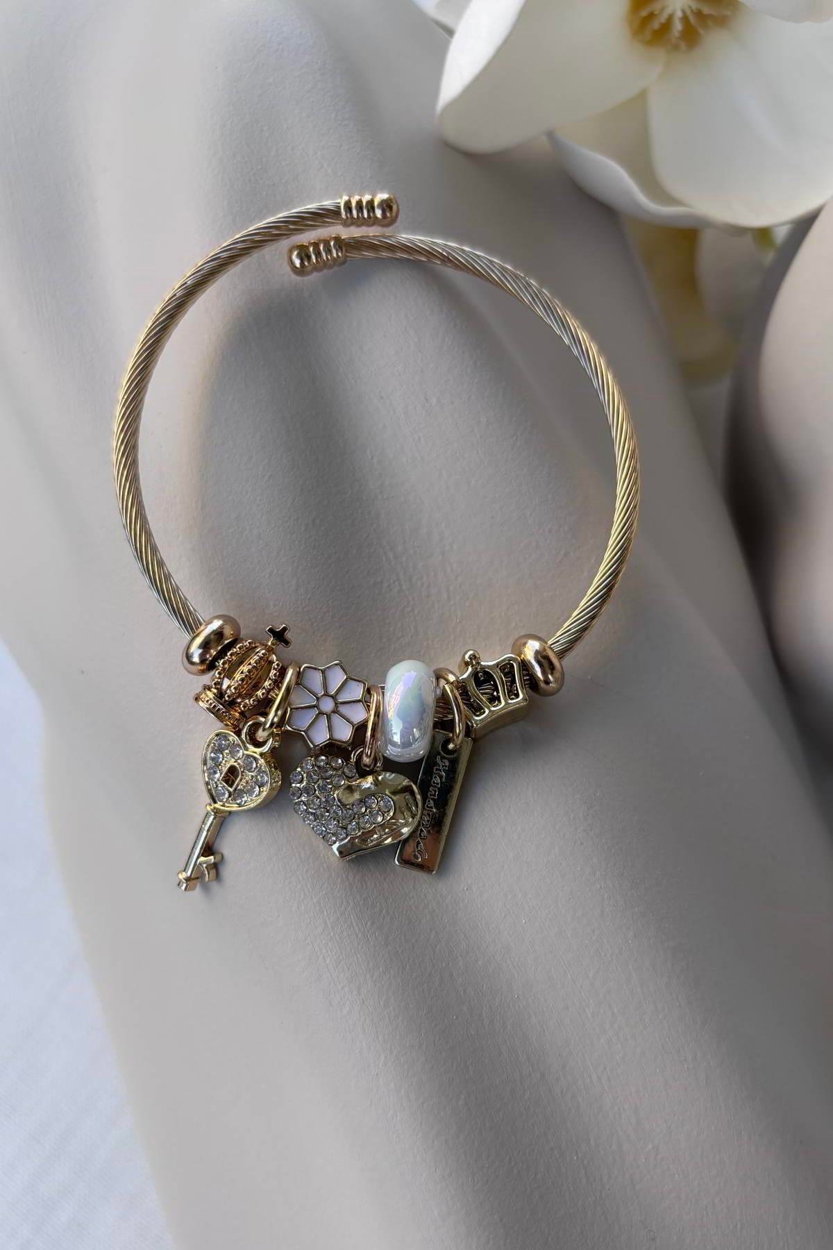Çelik Gold Charm Bileklik