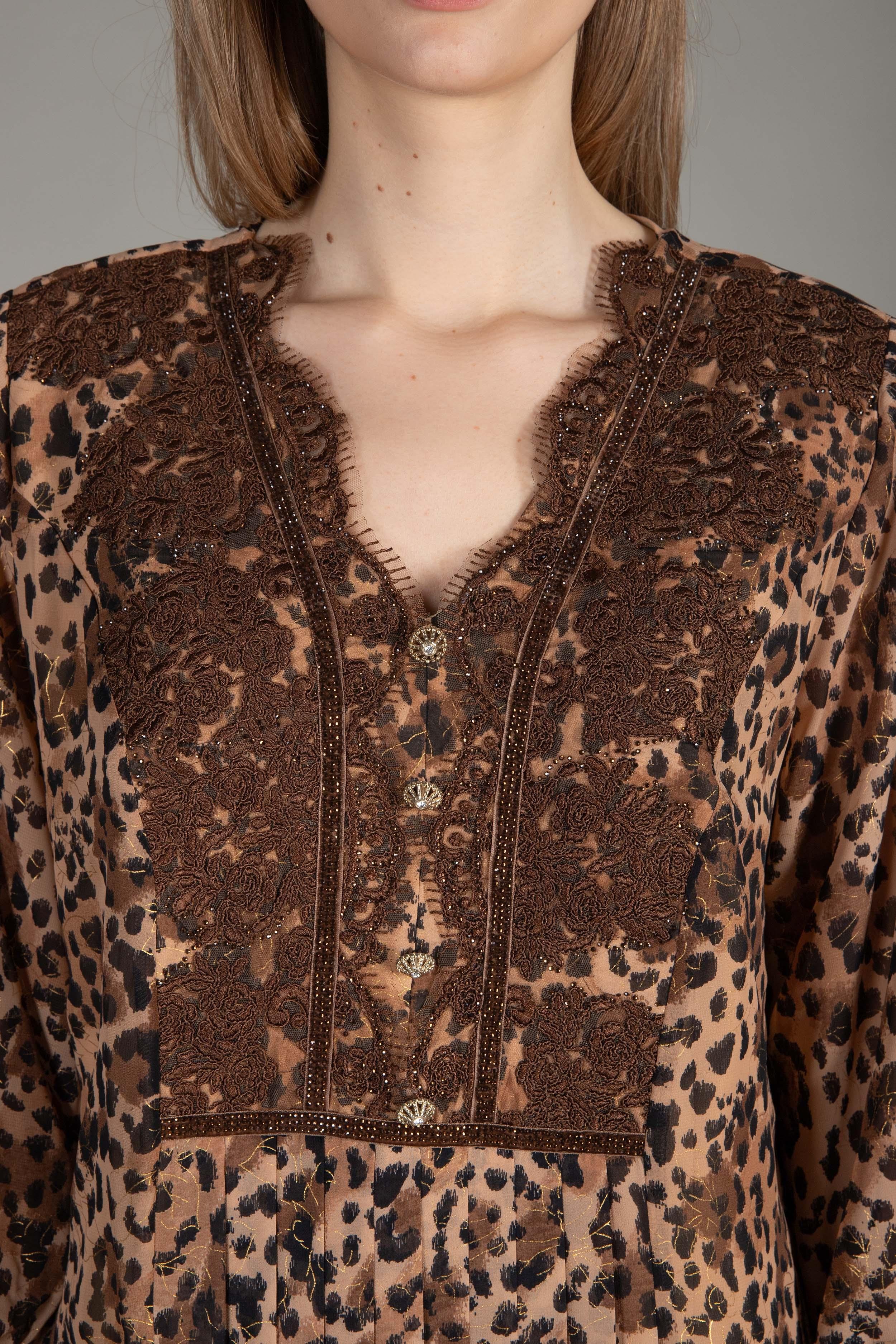 V Yaka Dantelli Elbise