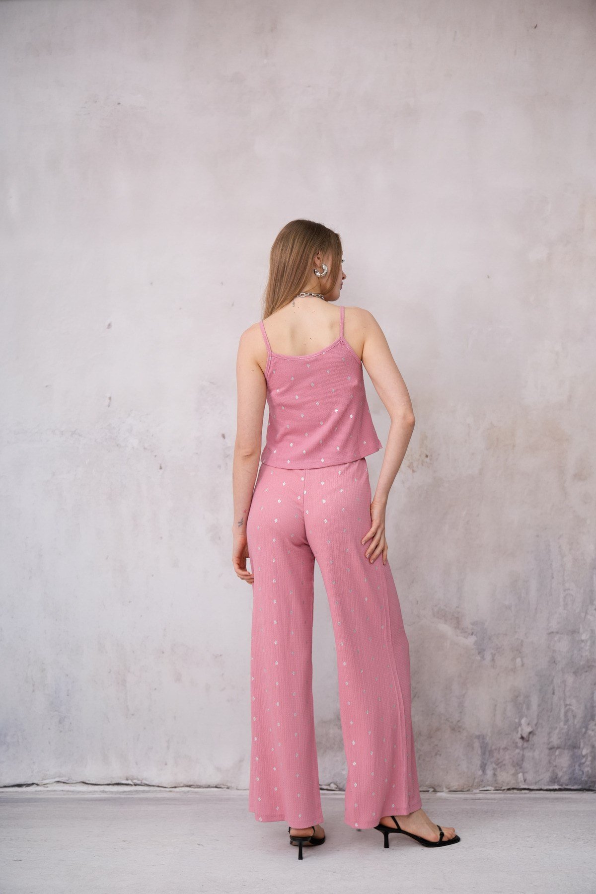 Kadın Bürümcük Kumaş Askılı Crop Bluz Geniş Paça Pantolon İkili Takım 24072