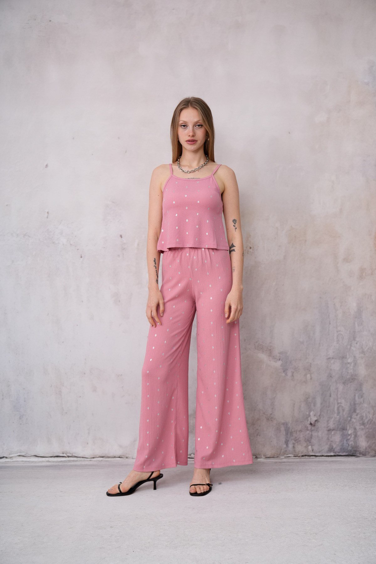 Kadın Bürümcük Kumaş Askılı Crop Bluz Geniş Paça Pantolon İkili Takım 24072