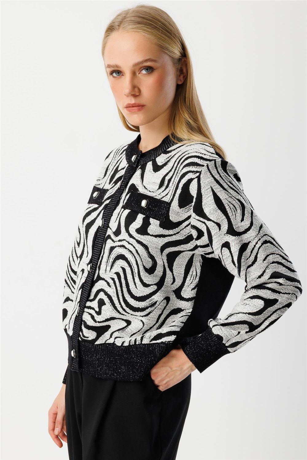 Ghisa 26KÖRHRK3233 Kadın İnci Düğmeli Zebra Hırka
