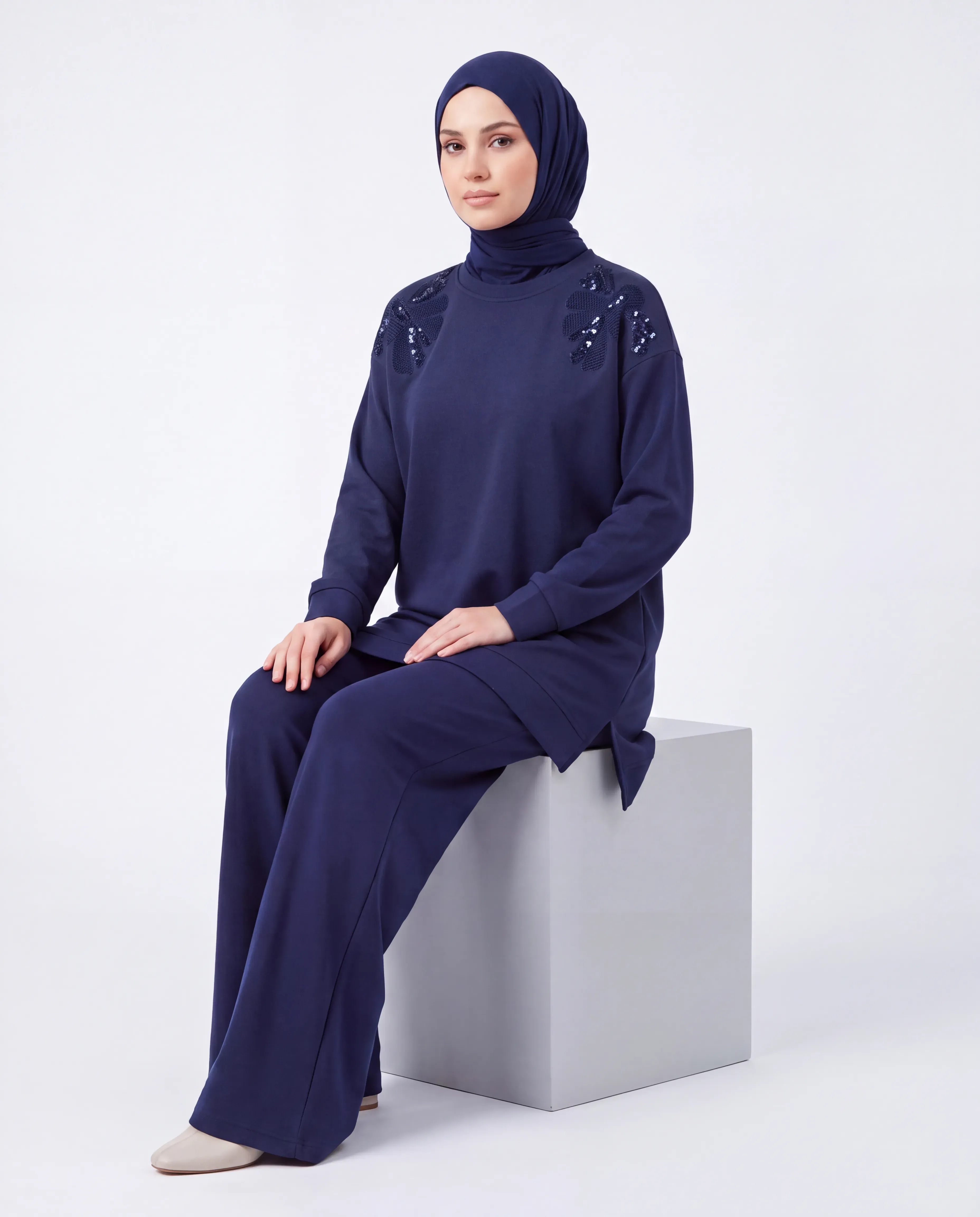 NAKIŞ İŞLEMELİ YUMUŞAK DOKULU ESNEK PREMİUM TAKIM17736