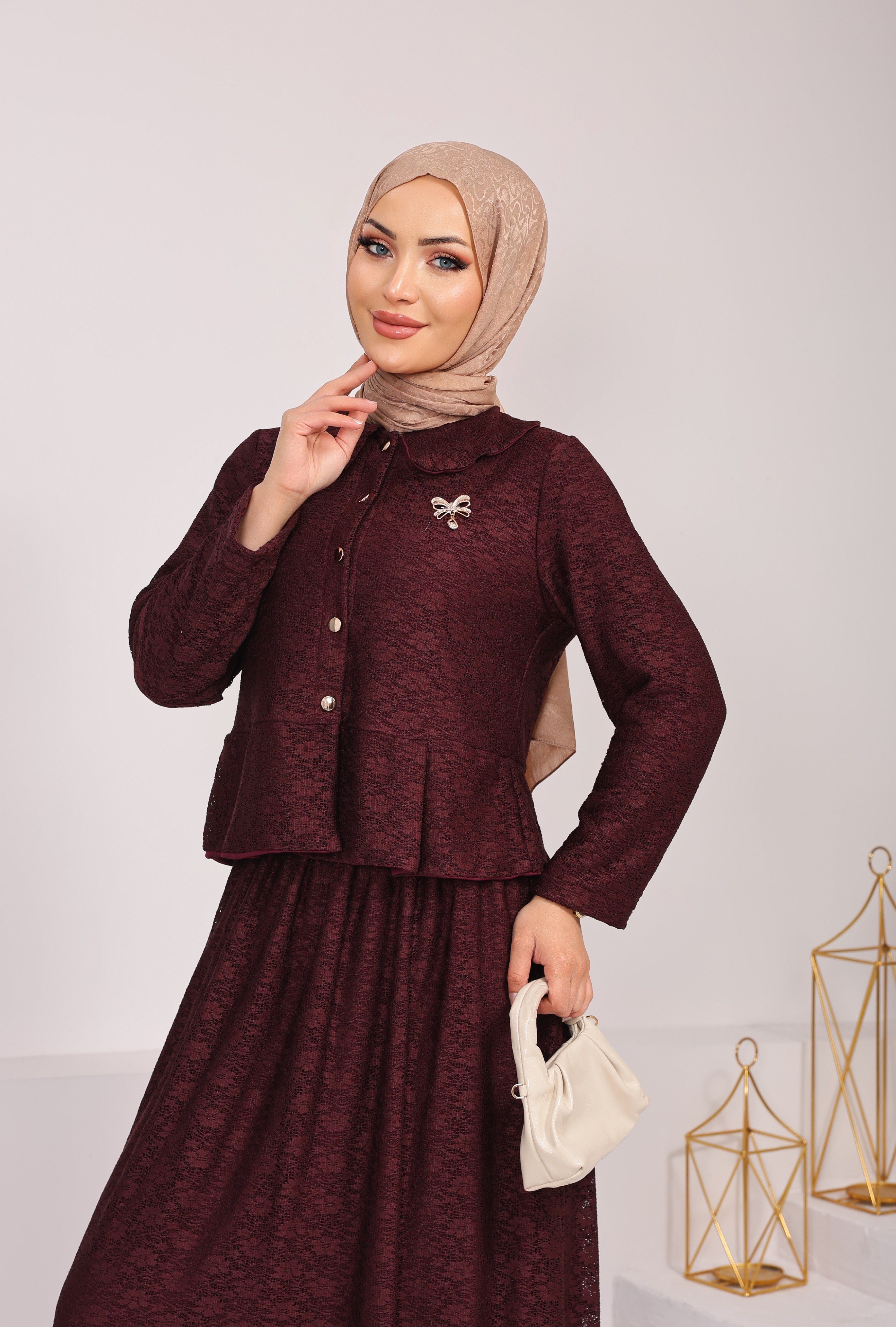 1849 BROŞ DETAYLI BOYDAN DÜĞMELİ DANTEL ETEKLİ KUMAŞ ASTARLI BORDO 
