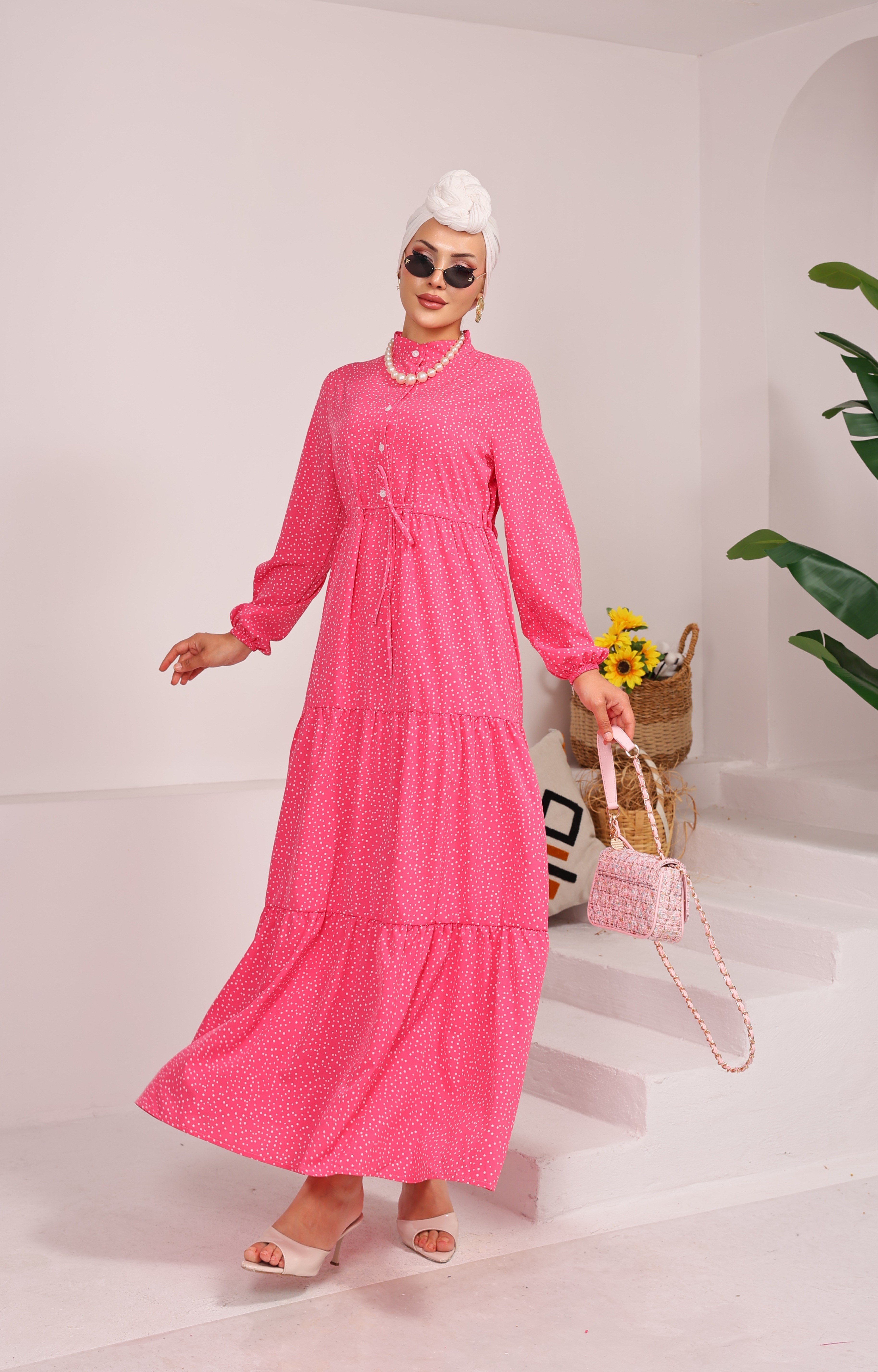 86210 KÜÇÜK PUANTİYELİ YARIYA KADAR DÜĞMELİ VİSKON KUMAŞ ELBİSE PEMBE 