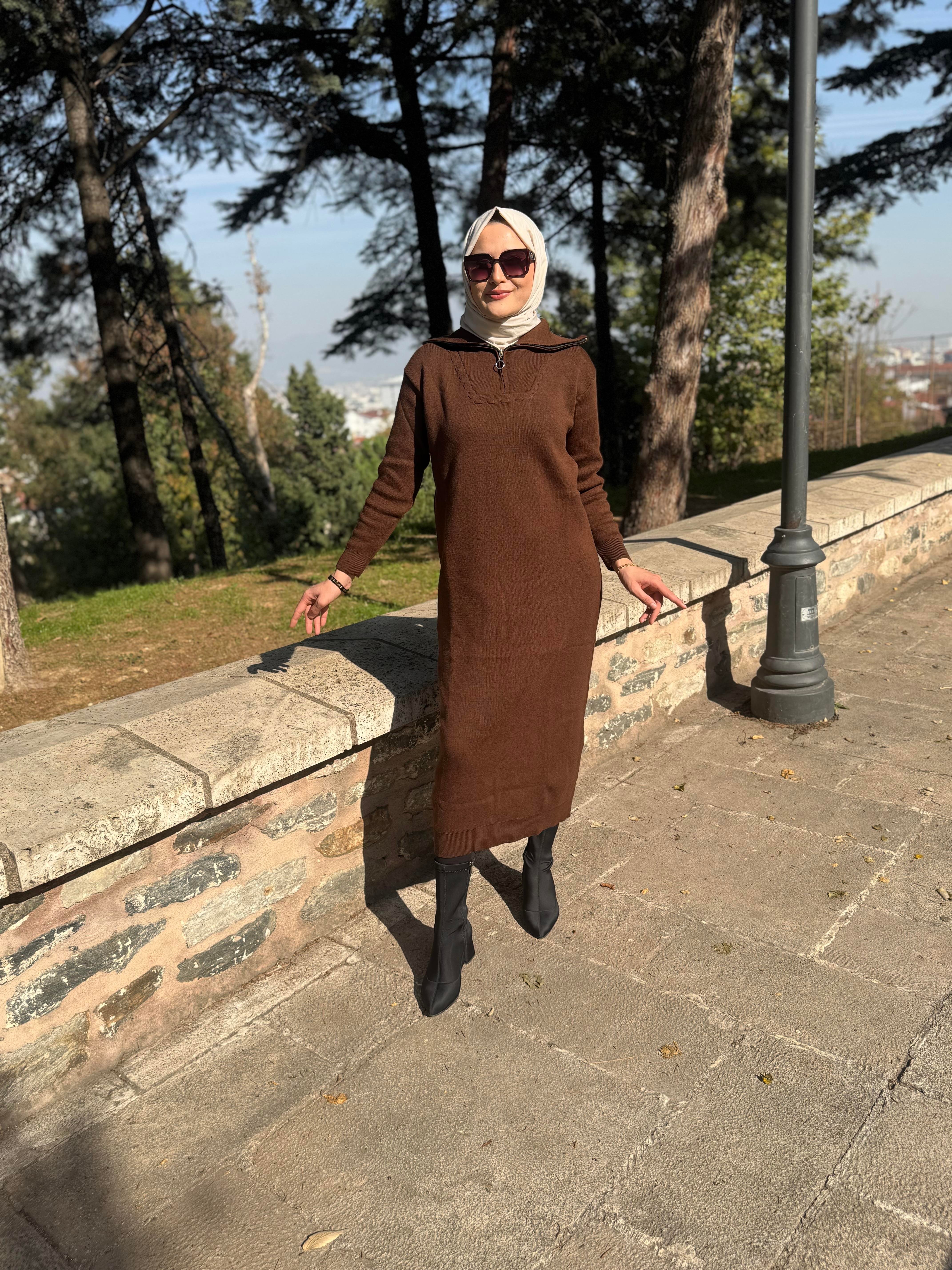 BOĞAZLI FERMUARLI TRİKO ELBİSE ACI KAHVE