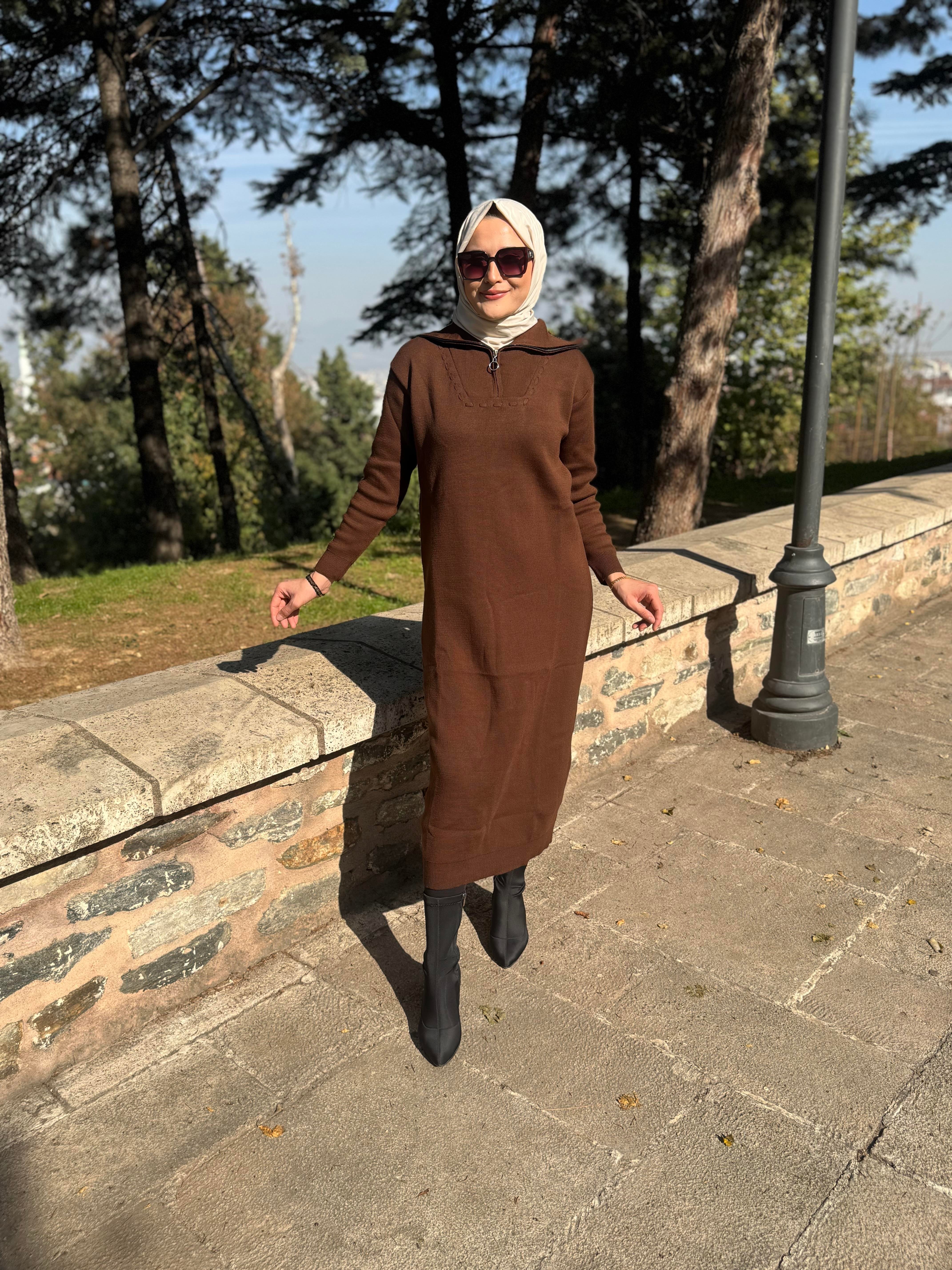 BOĞAZLI FERMUARLI TRİKO ELBİSE ACI KAHVE