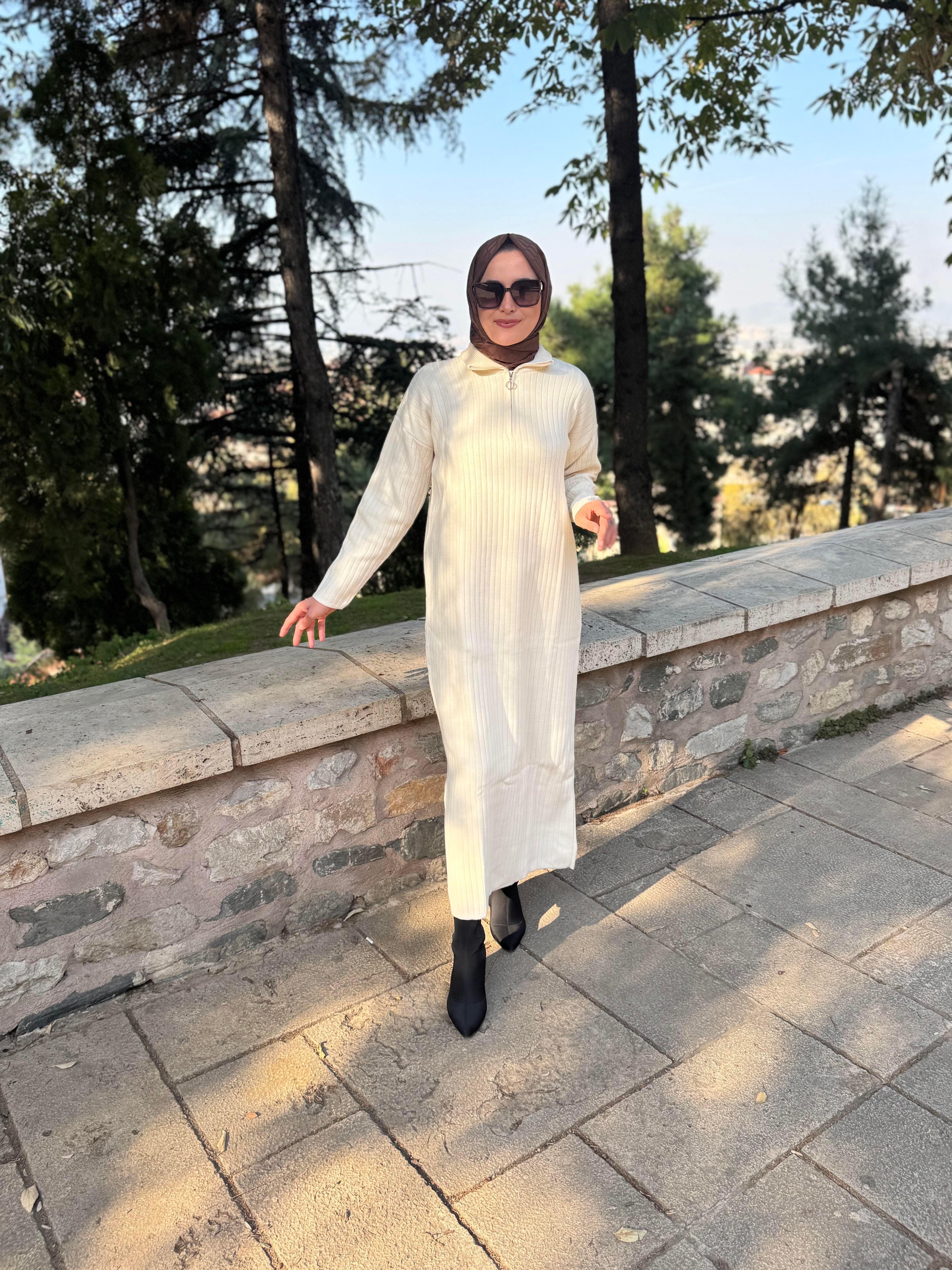 FERMUARLI TRİKO ELBİSE KREM