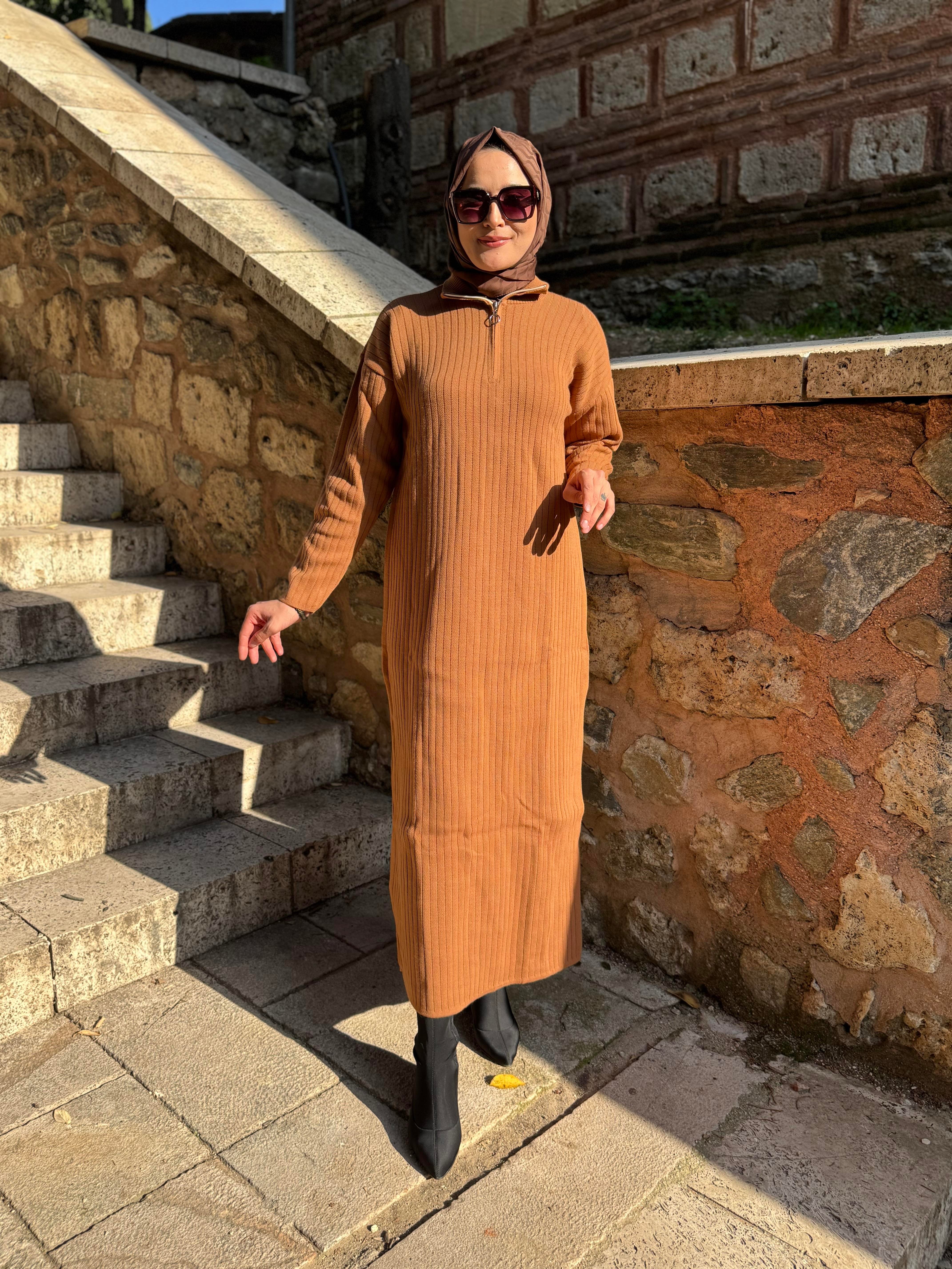 FERMUARLI TRİKO ELBİSE TABA