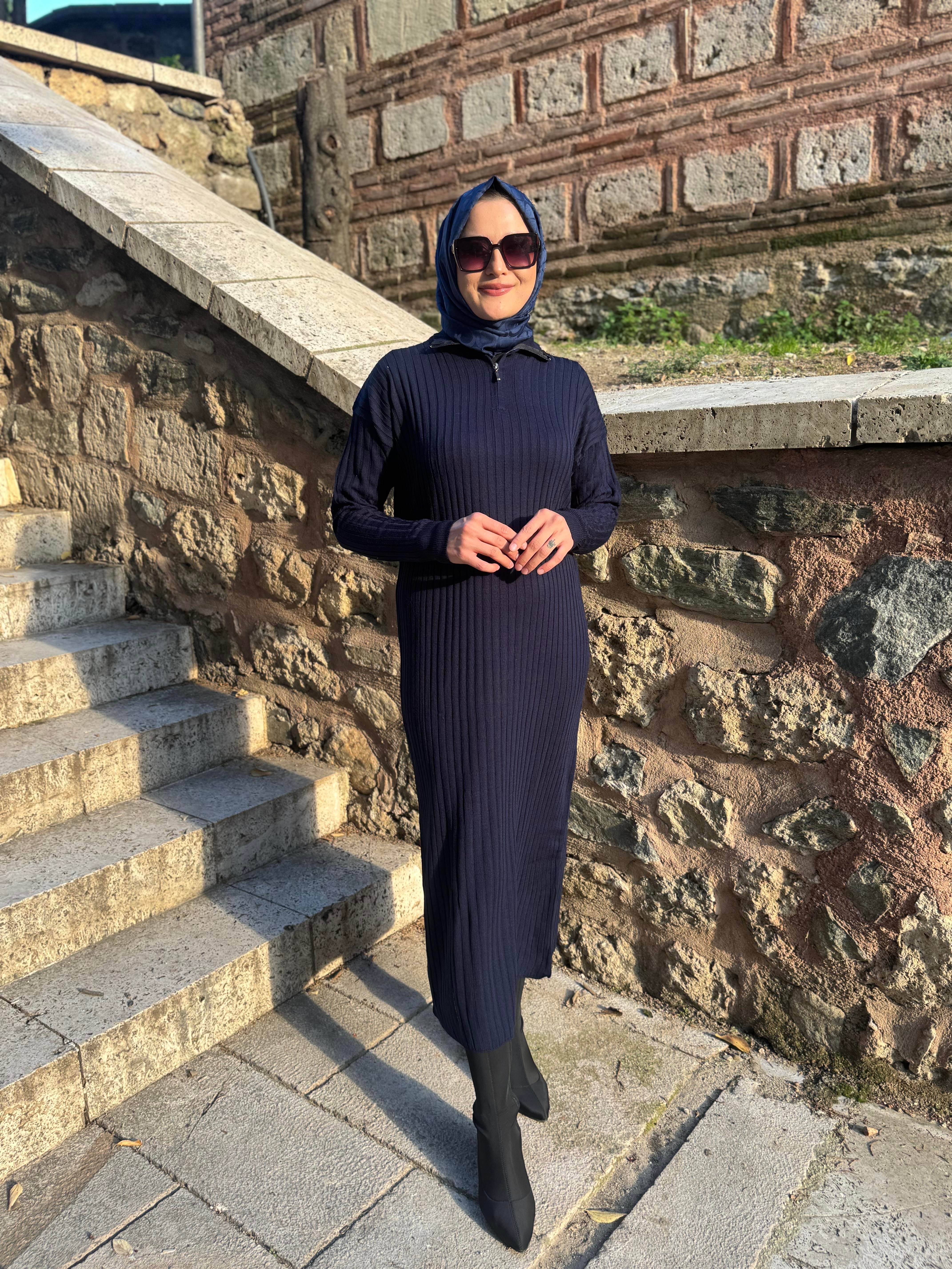 YARIM FERMUARLI TESETTÜR TRİKO ELBİSE LACİVERT