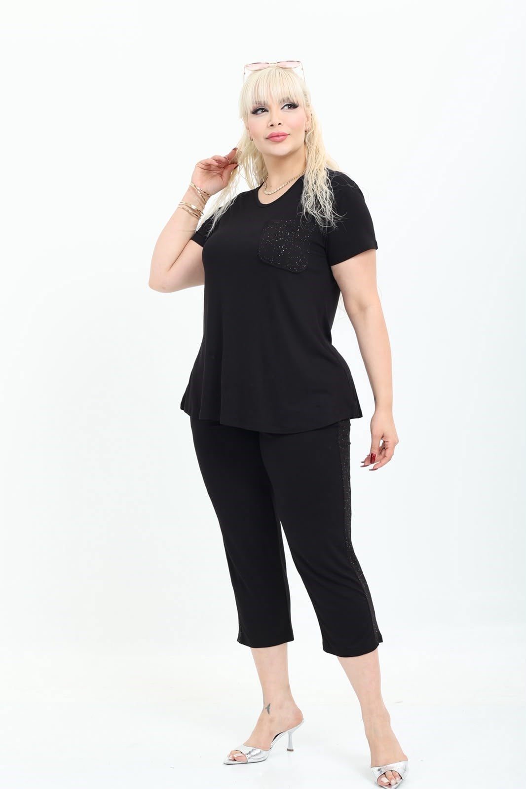 Kadın Siyah Taş Detaylı  Kapri ve Tshirt Şık Viskon Penye Alt Üst Takım