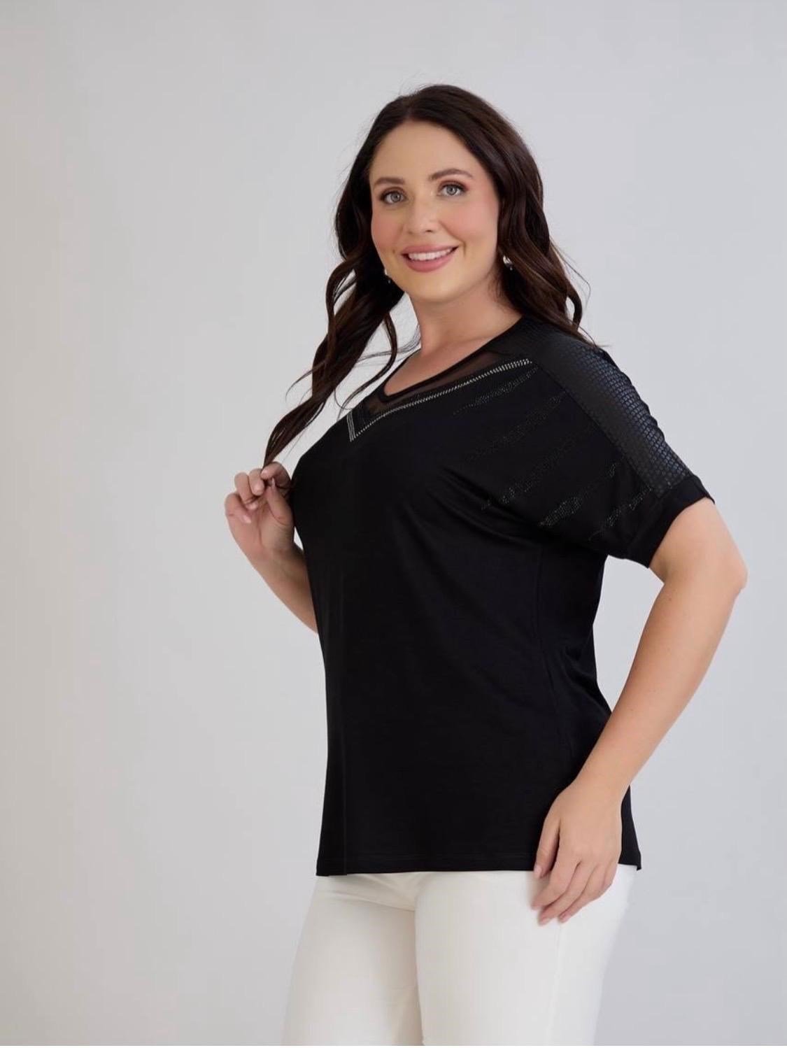 Kadın Siyah V Tül Yaka Detaylı Şık Tshirt