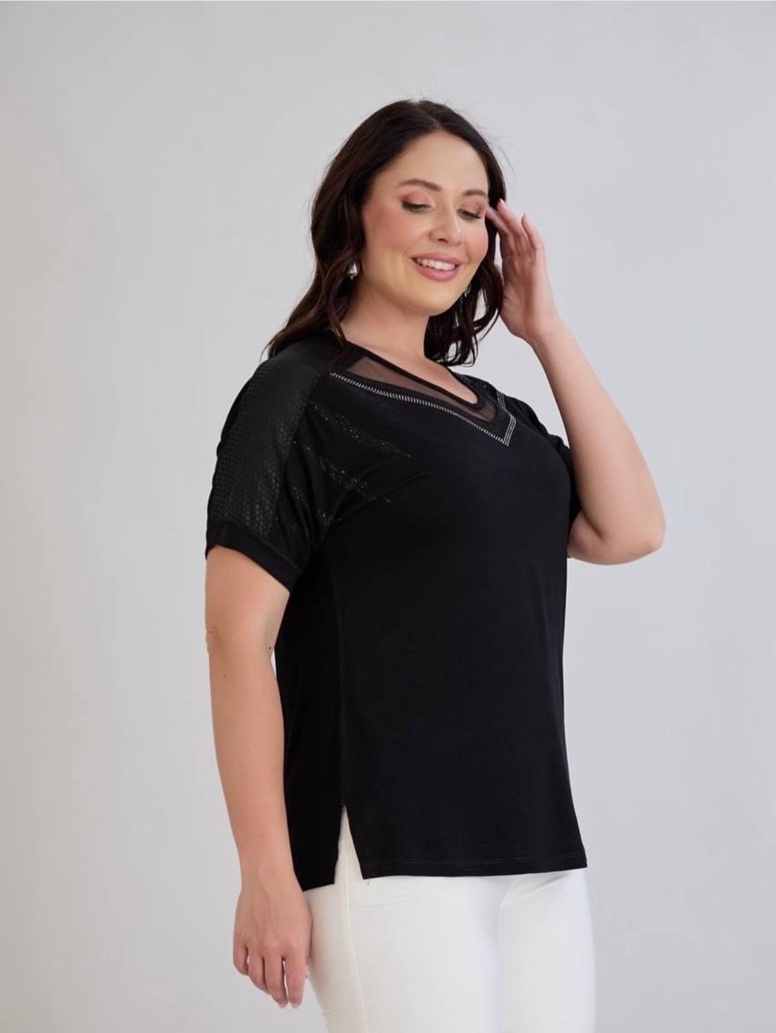 Kadın Siyah V Tül Yaka Detaylı Şık Tshirt