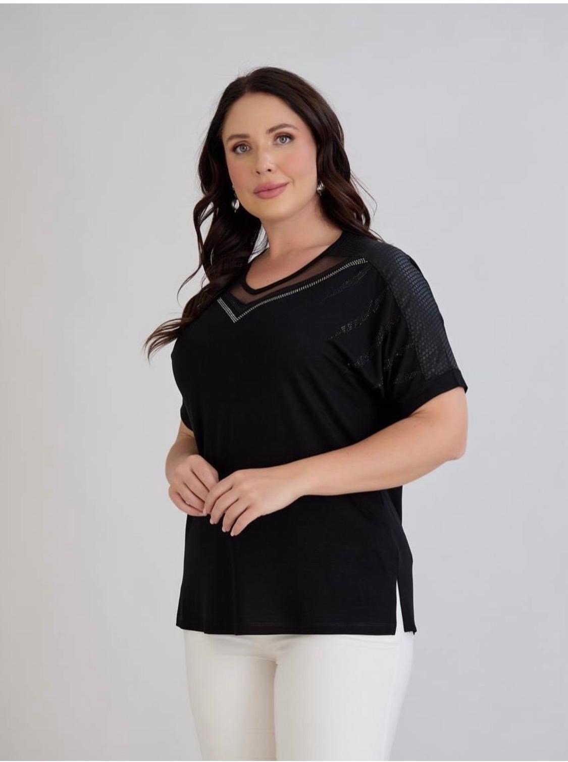 Kadın Siyah V Tül Yaka Detaylı Şık Tshirt